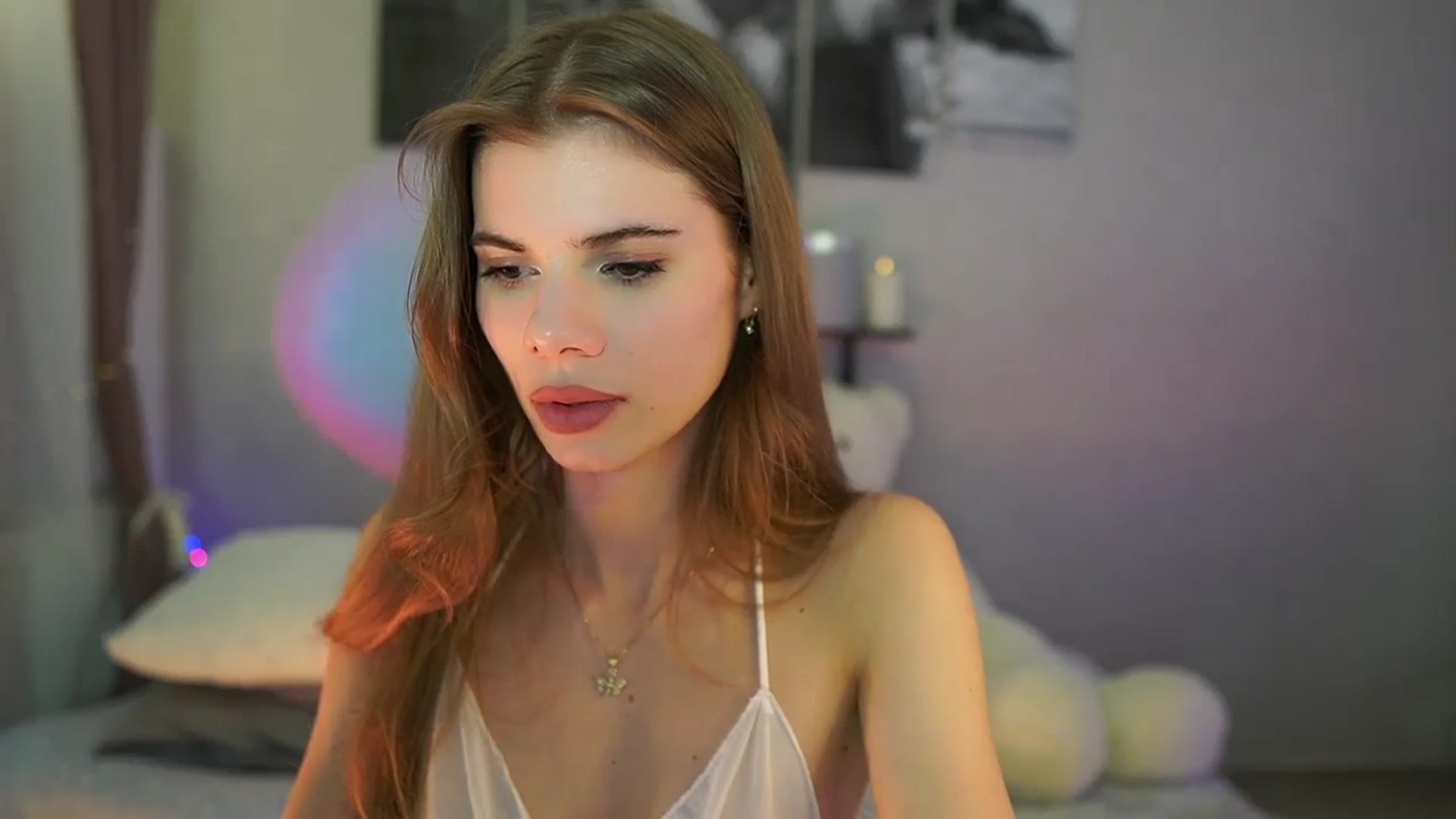 Gallery image thumbnail from RileyReid_18's myfreecams stream on, 05/16/2024, 18:57 image 10 of 20