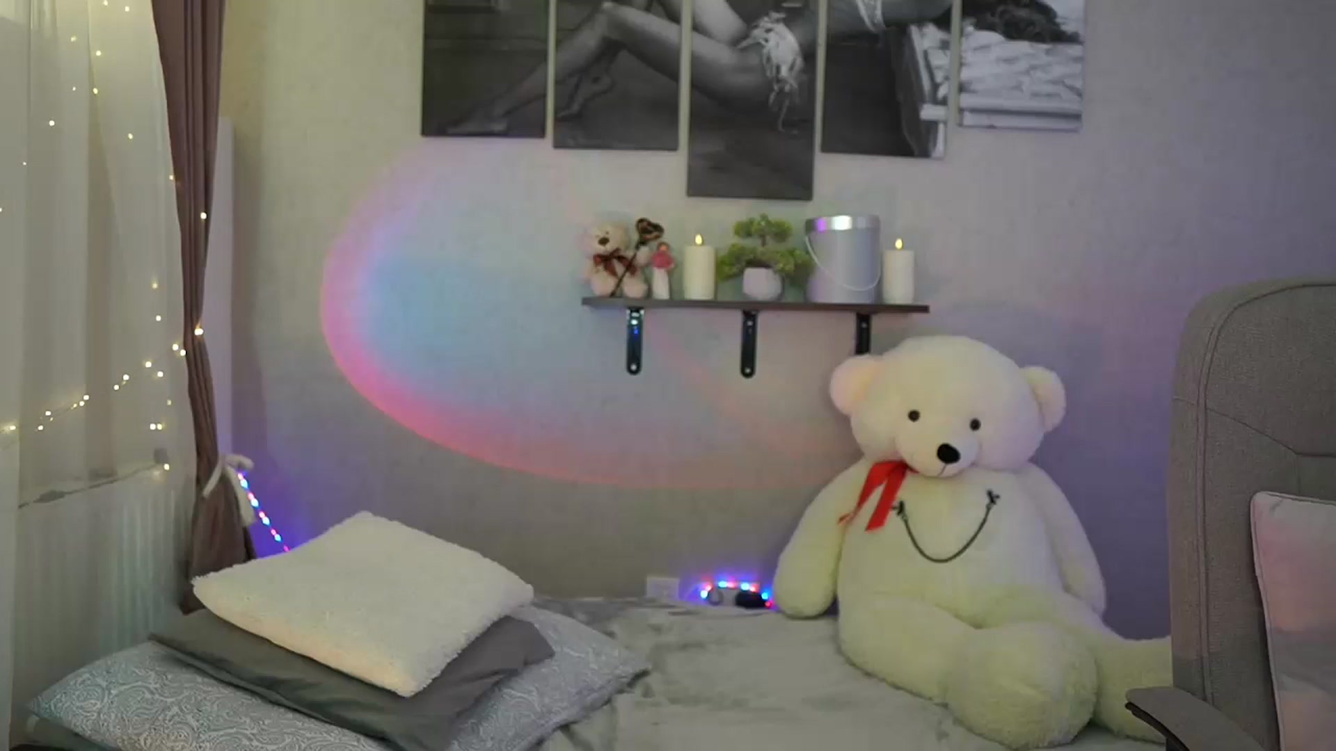 Gallery image thumbnail from RileyReid_18's myfreecams stream on, 05/21/2024, 12:39 image 16 of 20
