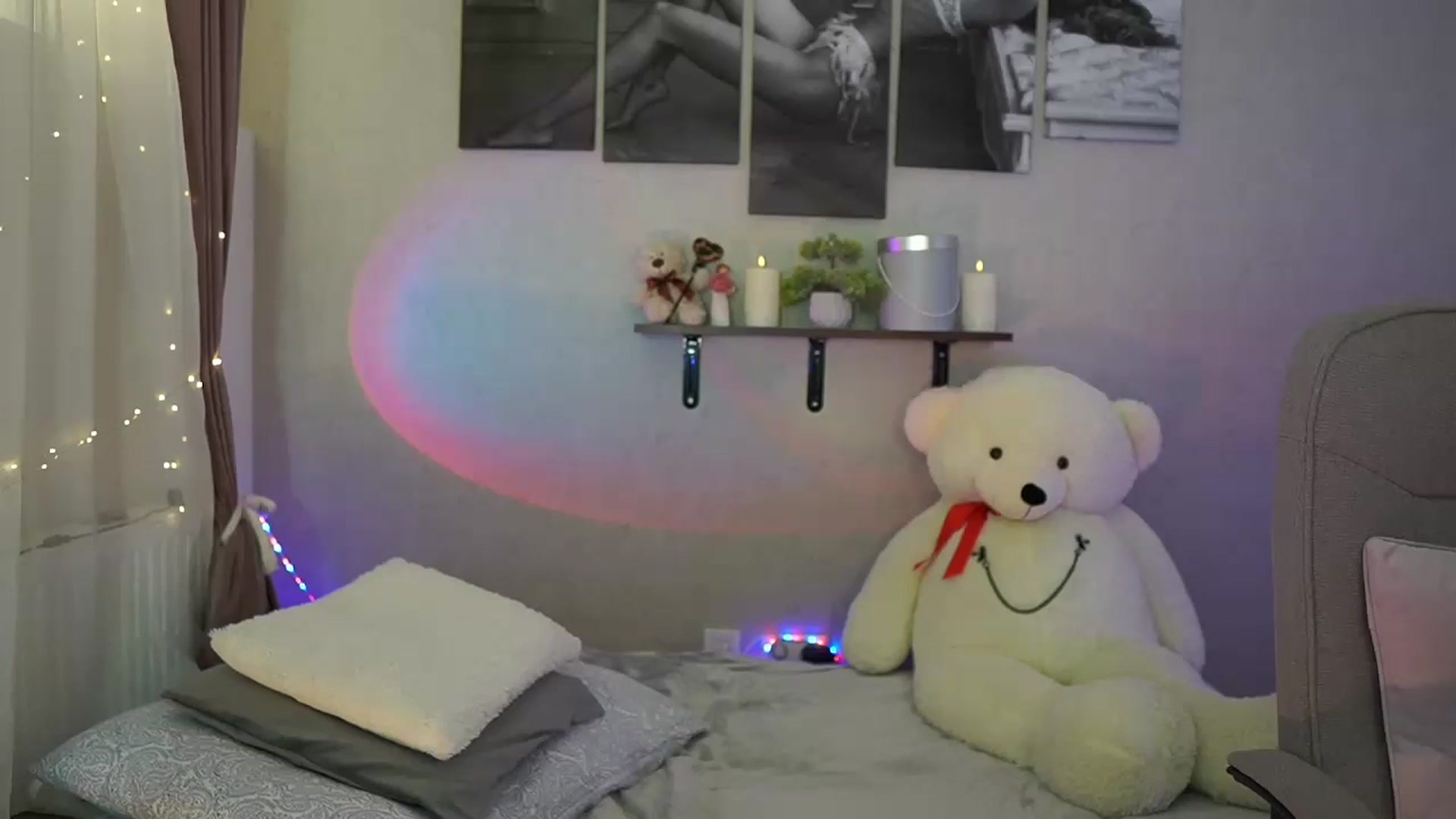 Gallery image thumbnail from RileyReid_18's myfreecams stream on, 05/21/2024, 12:39 image 15 of 20