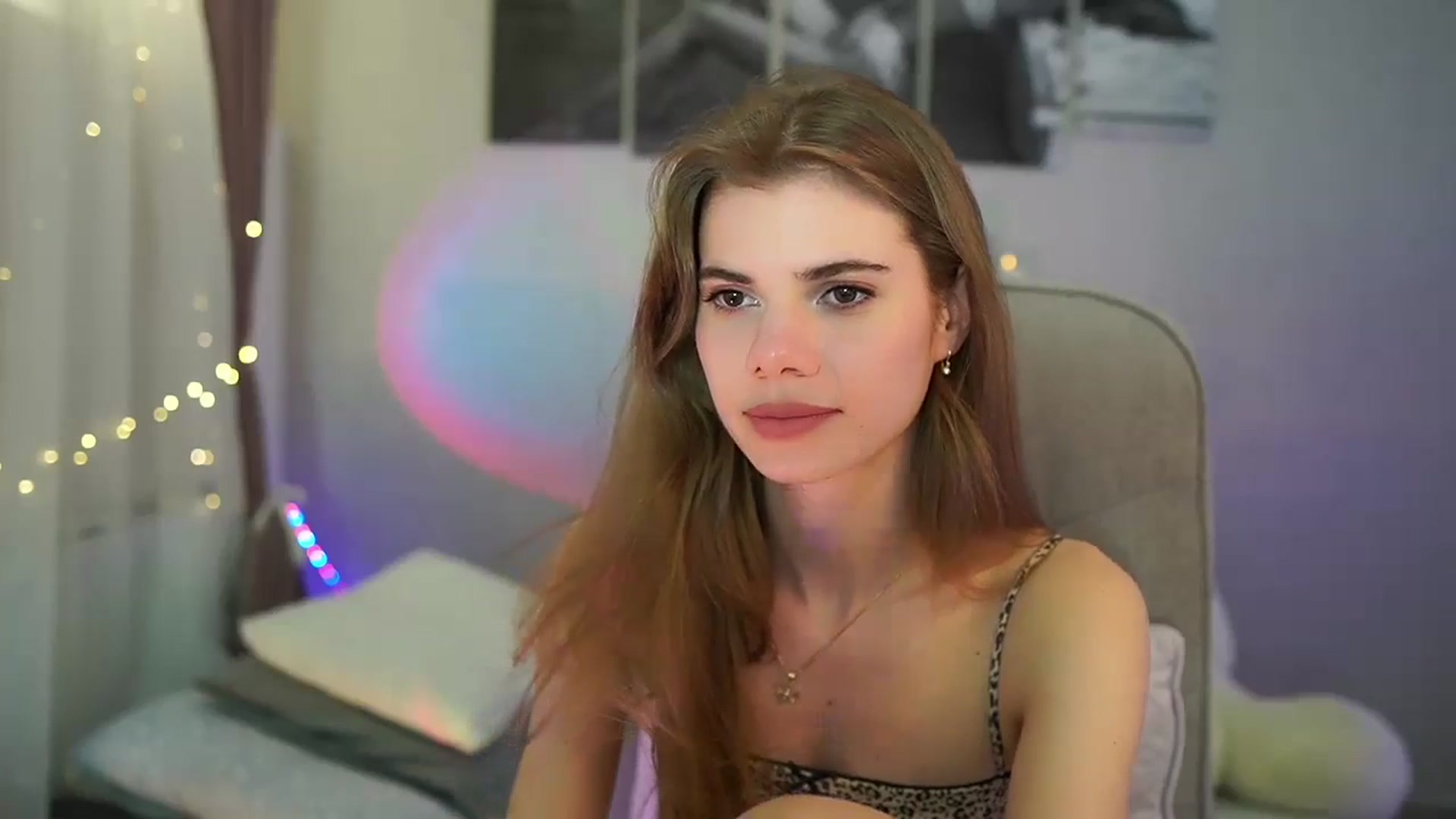 Gallery image thumbnail from RileyReid_18's myfreecams stream on, 05/21/2024, 13:43 image 19 of 20