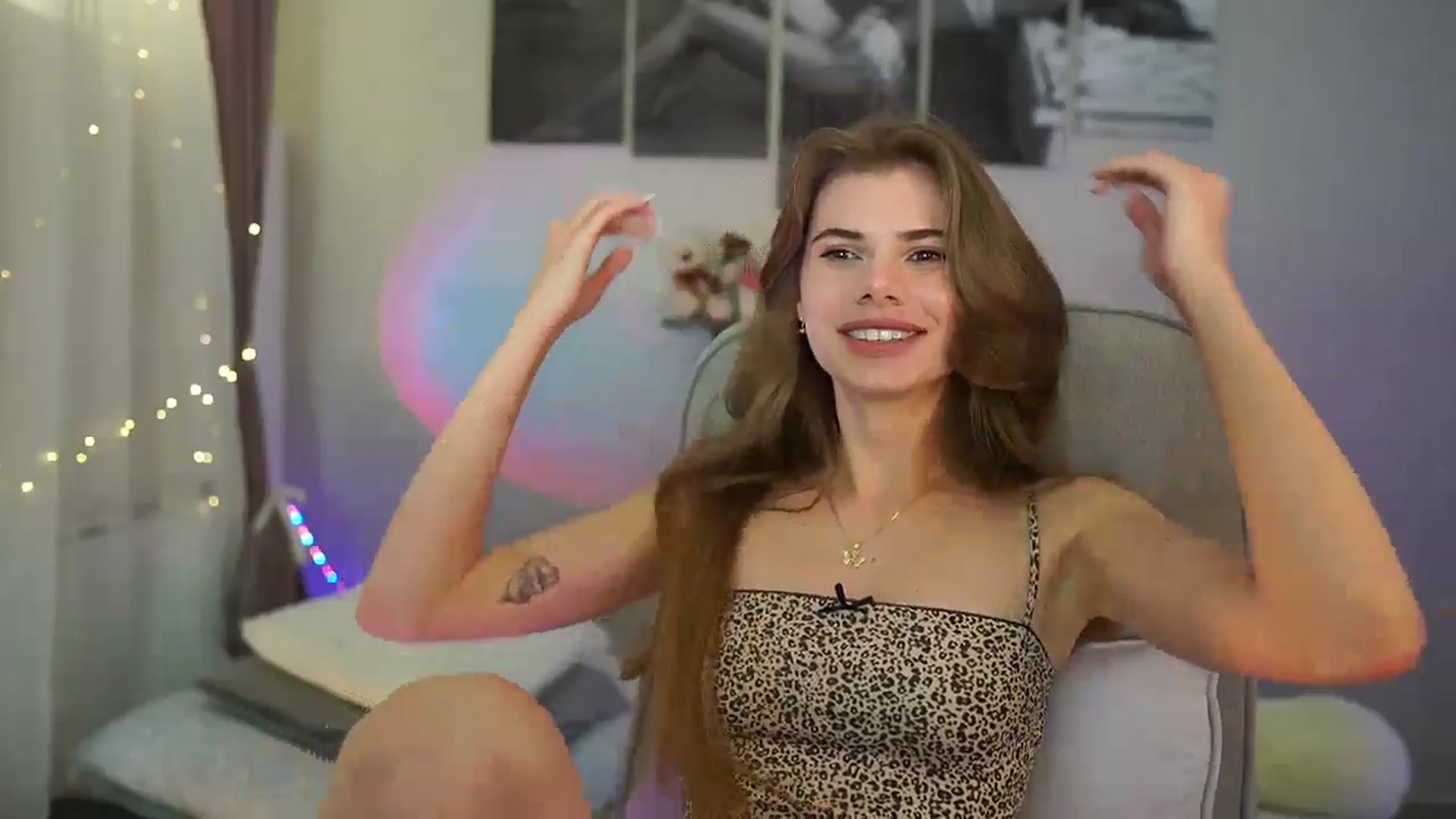 Gallery image thumbnail from RileyReid_18's myfreecams stream on, 05/21/2024, 13:43 image 13 of 20