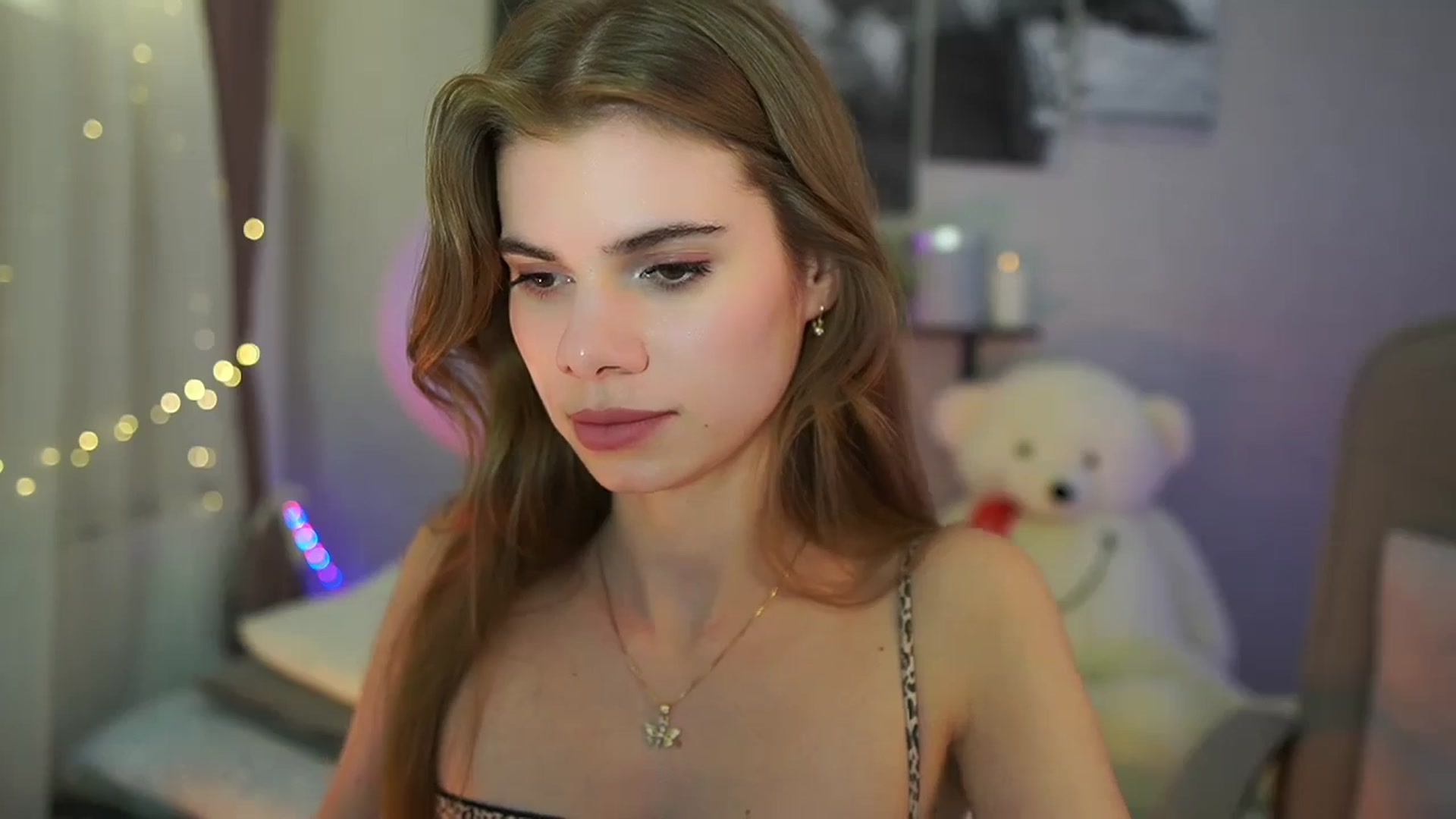 Gallery image thumbnail from RileyReid_18's myfreecams stream on, 05/21/2024, 13:43 image 17 of 20