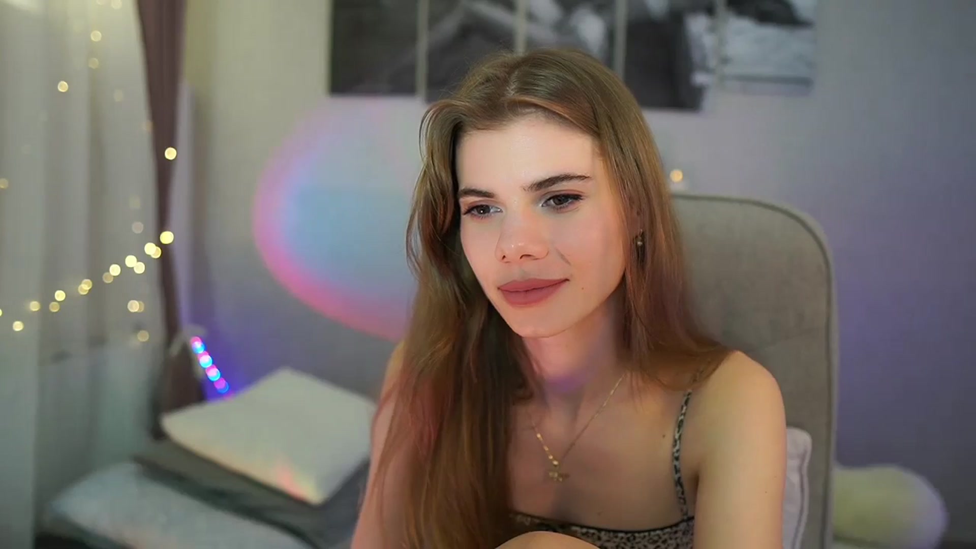 Gallery image thumbnail from RileyReid_18's myfreecams stream on, 05/21/2024, 14:23 image 7 of 20