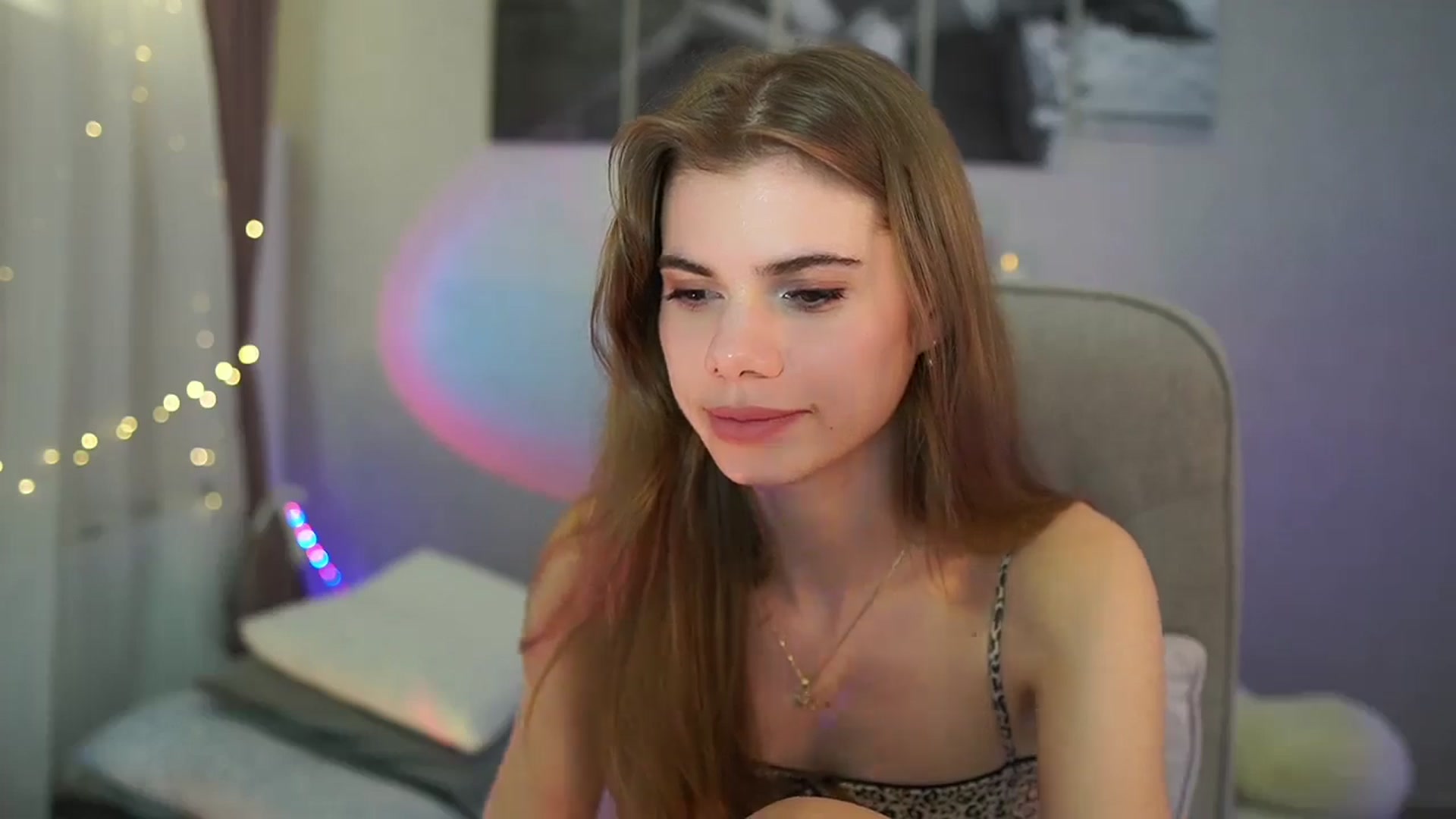 Gallery image thumbnail from RileyReid_18's myfreecams stream on, 05/21/2024, 14:23 image 6 of 20