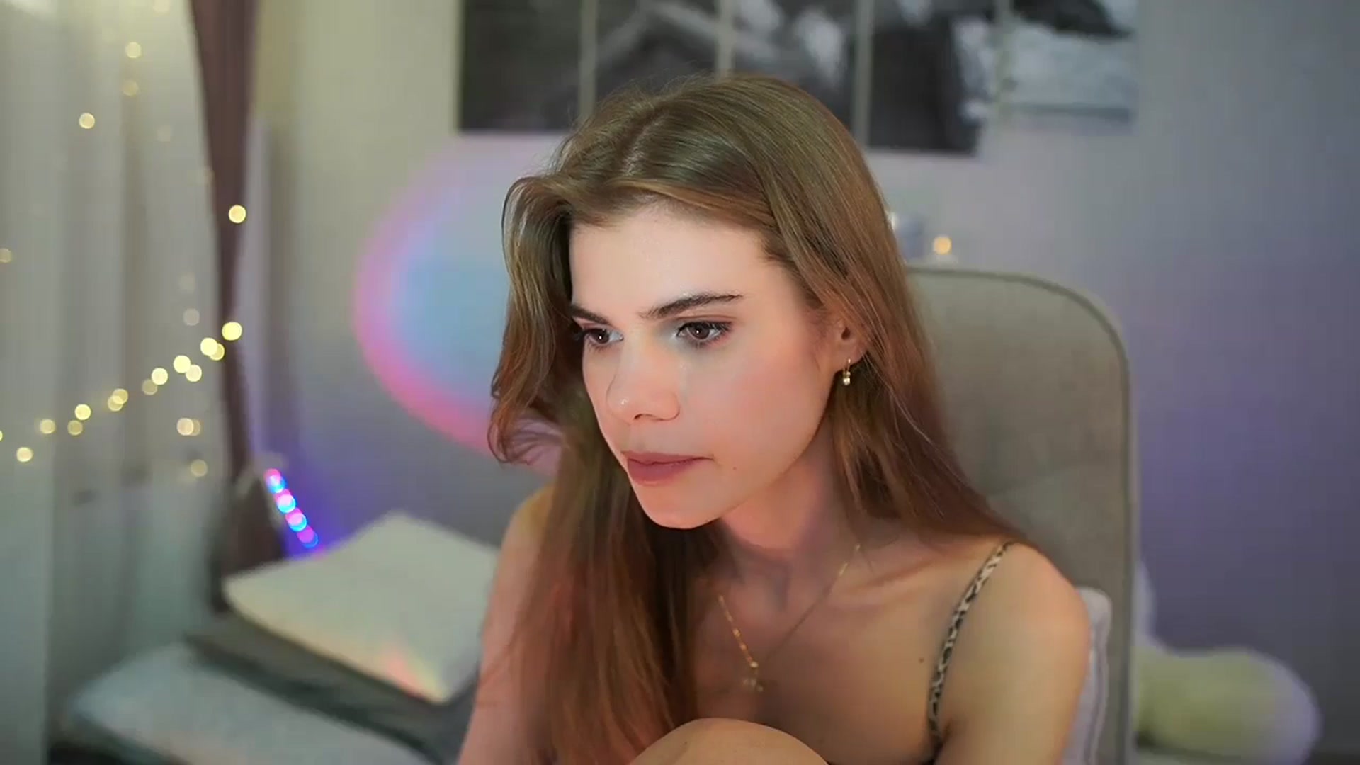 Gallery image thumbnail from RileyReid_18's myfreecams stream on, 05/21/2024, 14:23 image 3 of 20