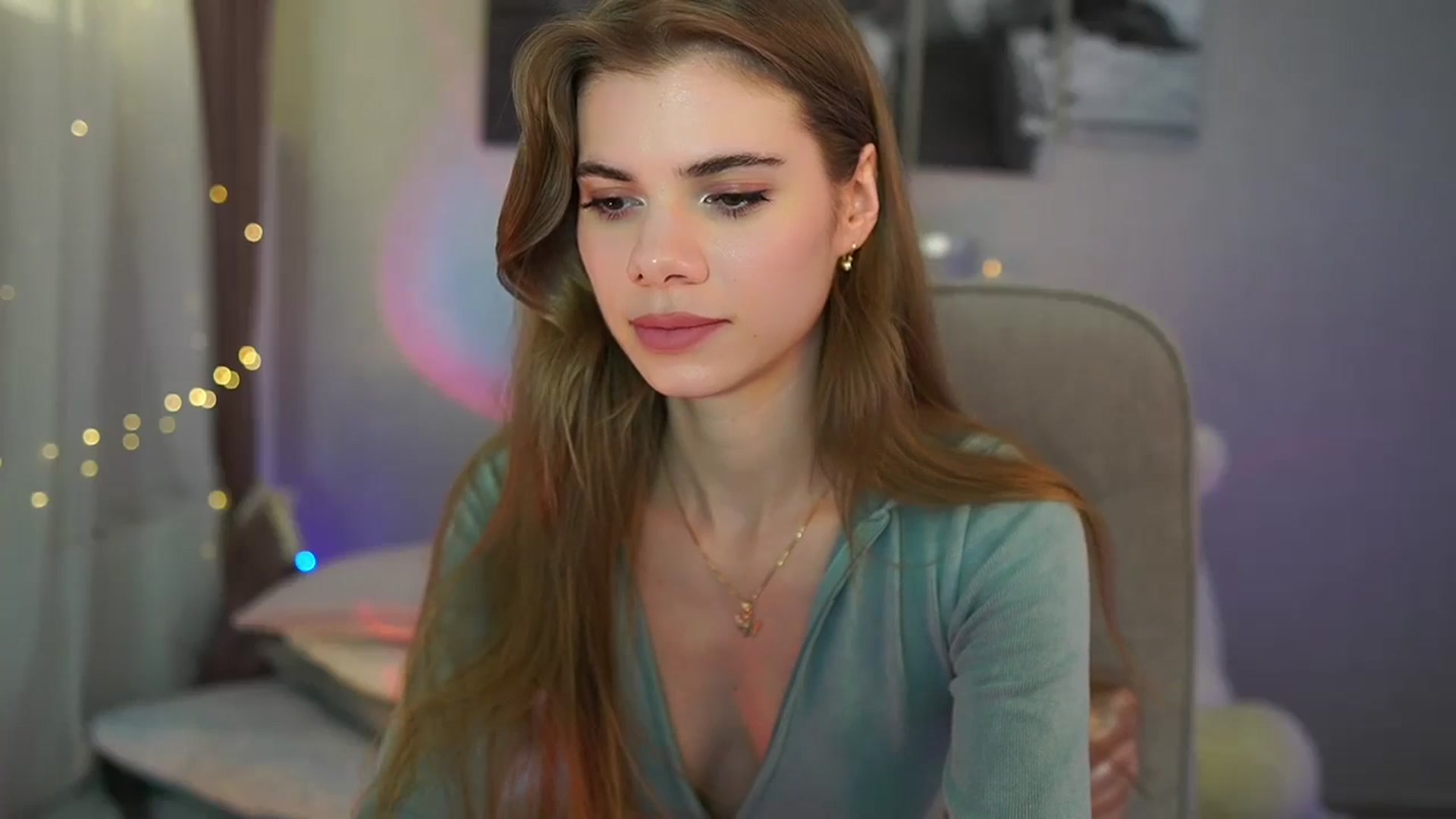 Gallery image thumbnail from RileyReid_18's myfreecams stream on, 05/23/2024, 17:02 image 14 of 20