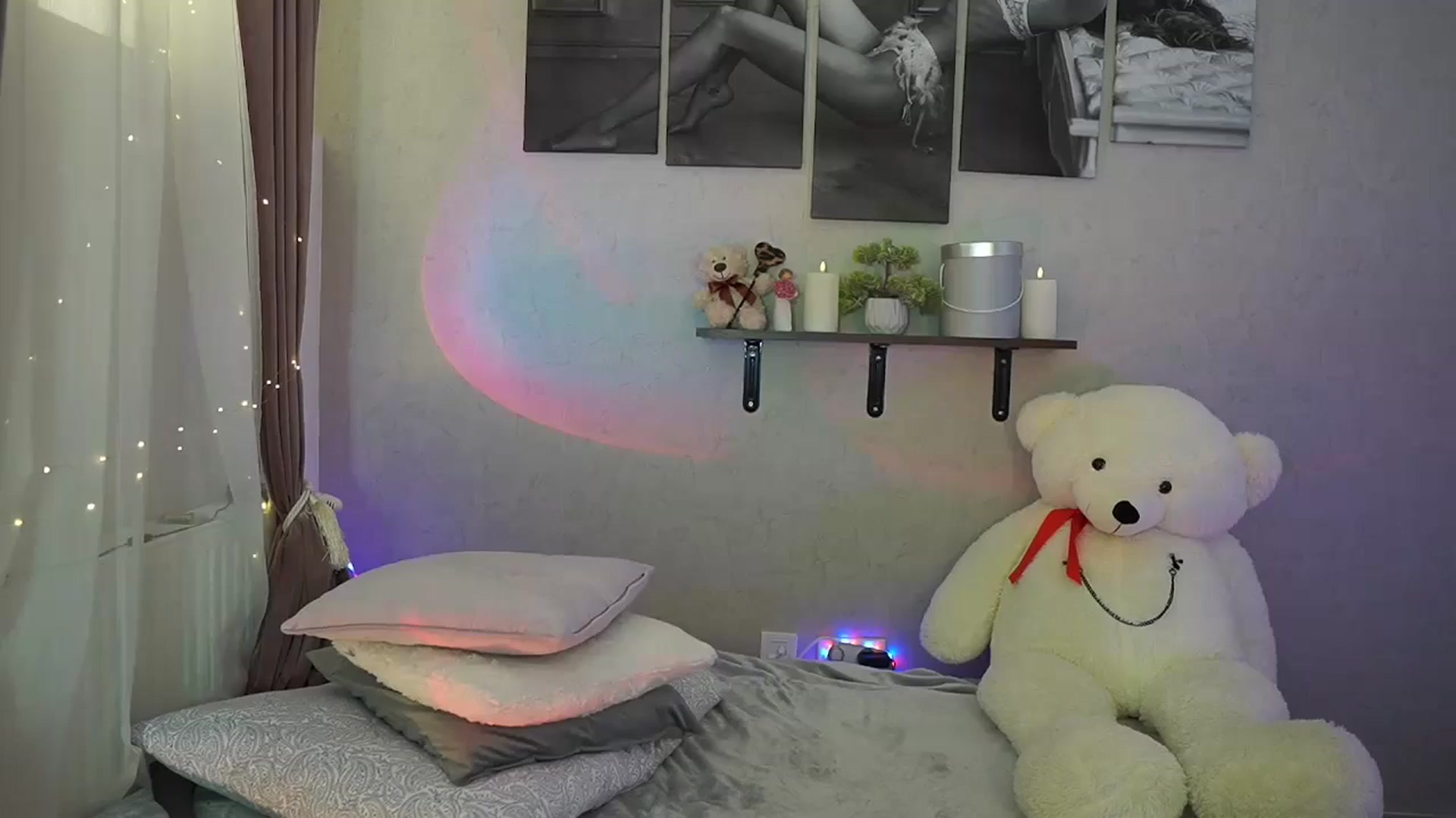 Gallery image thumbnail from RileyReid_18's myfreecams stream on, 05/23/2024, 17:02 image 13 of 20