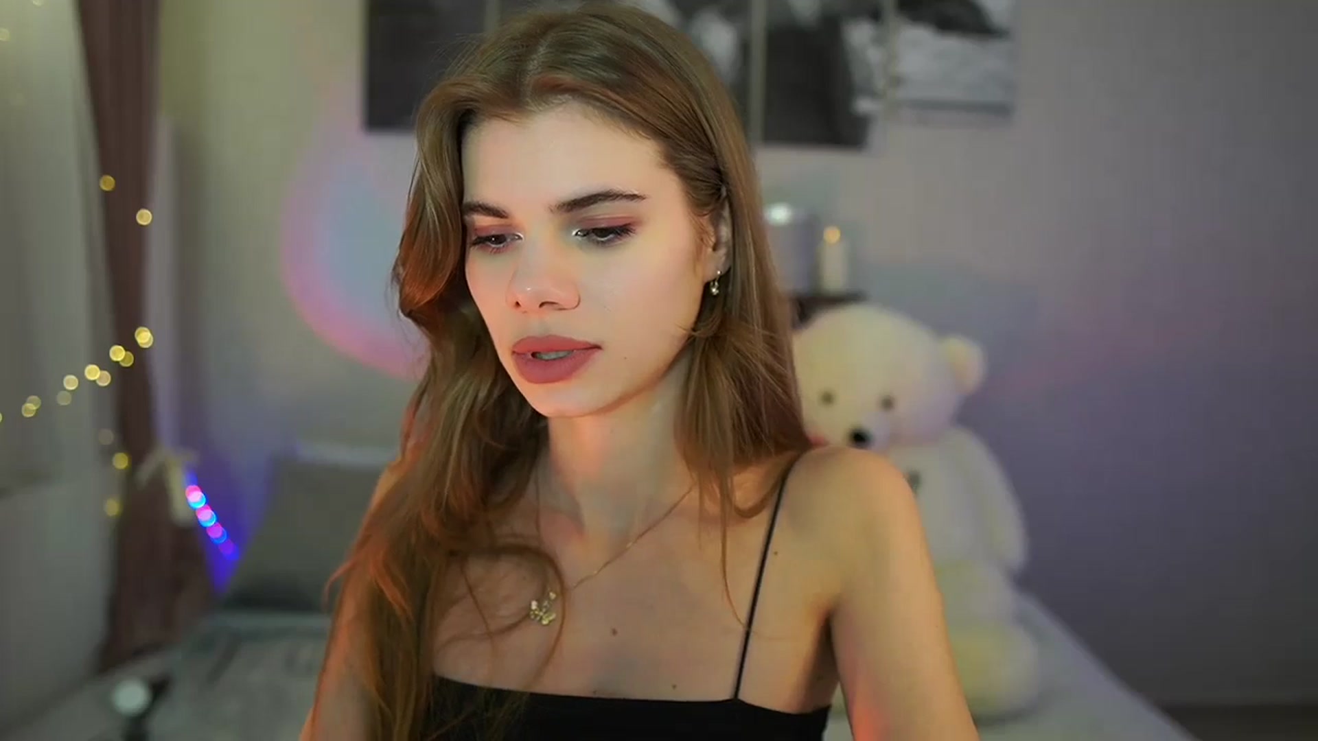 Gallery image thumbnail from RileyReid_18's myfreecams stream on, 05/25/2024, 15:02 image 11 of 20