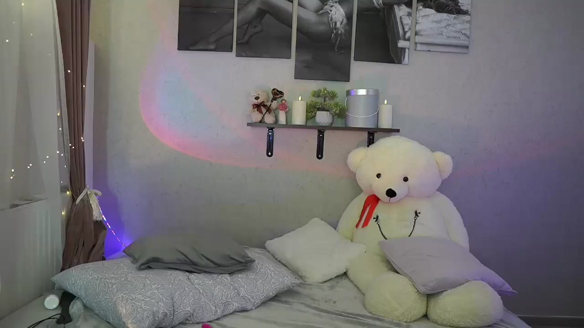 Gallery image thumbnail from RileyReid_18's myfreecams stream on, 05/25/2024, 16:53 image 16 of 20