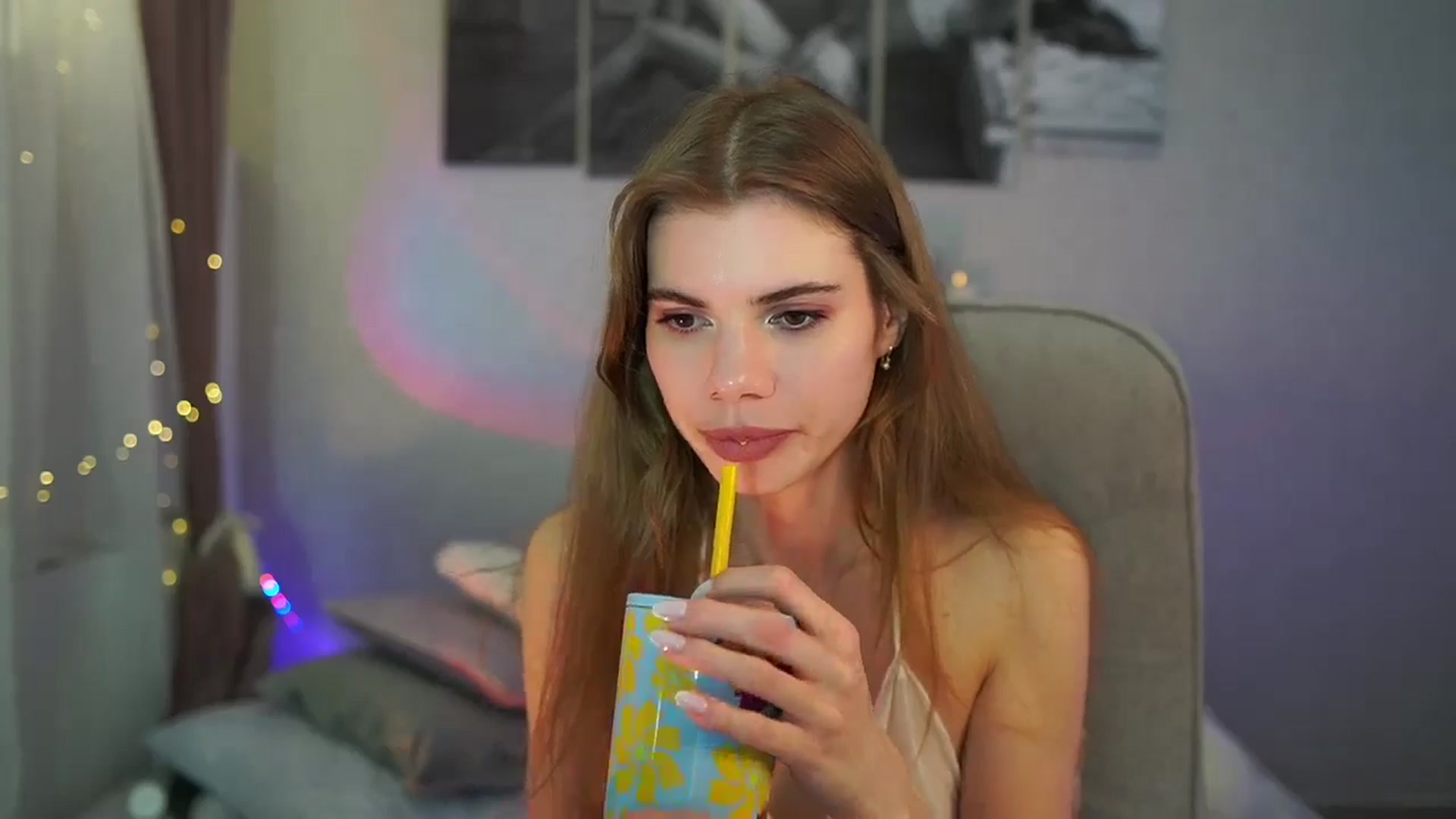 Gallery image thumbnail from RileyReid_18's myfreecams stream on, 05/25/2024, 17:55 image 13 of 20