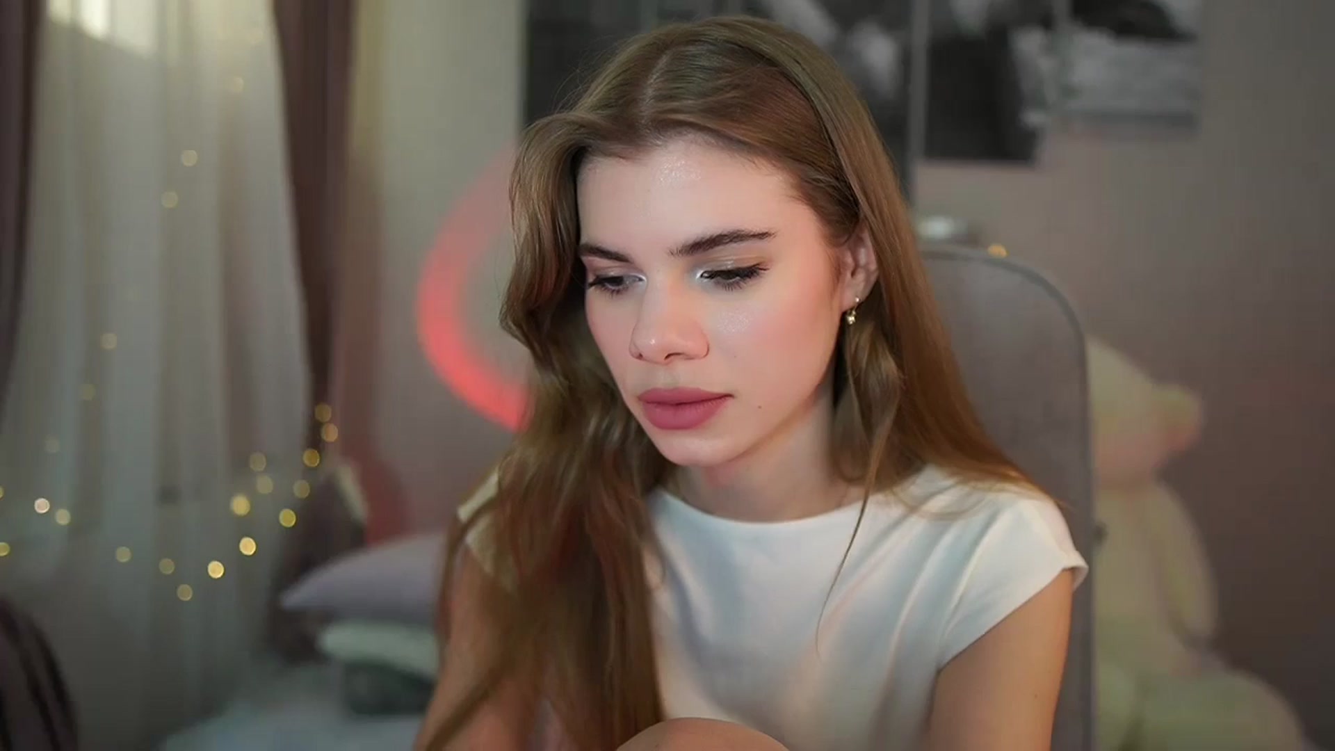 Gallery image thumbnail from RileyReid_18's myfreecams stream on, 05/26/2024, 21:23 image 5 of 20
