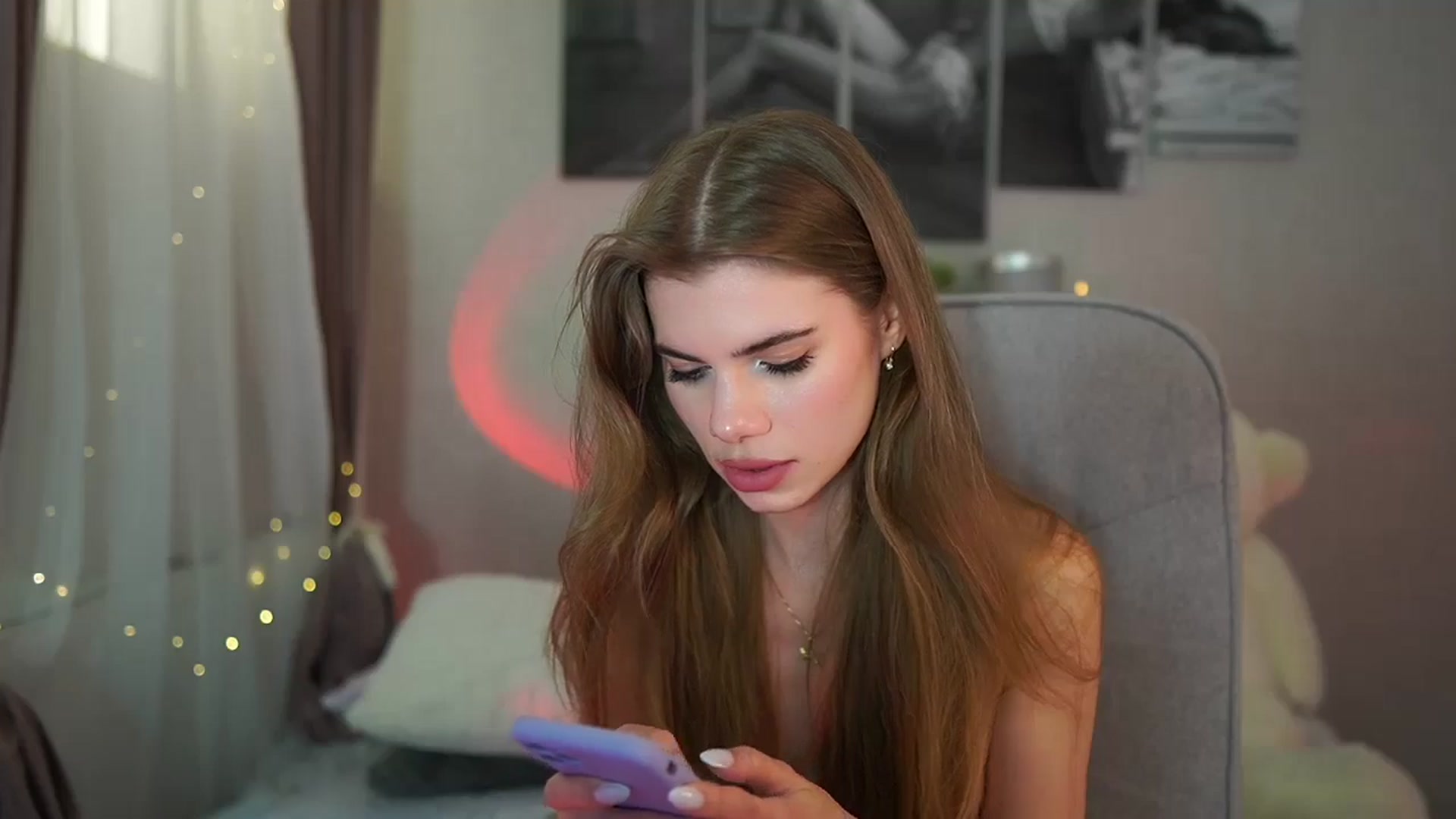 Gallery image thumbnail from RileyReid_18's myfreecams stream on, 05/26/2024, 21:23 image 16 of 20