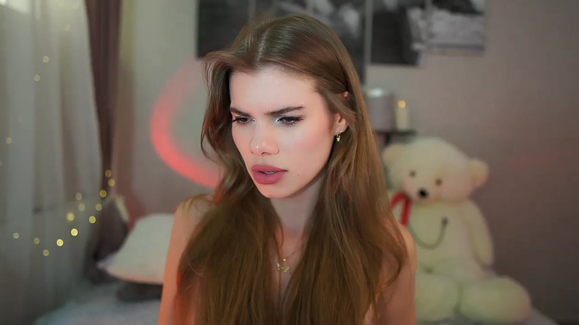 Gallery image thumbnail from RileyReid_18's myfreecams stream on, 05/26/2024, 21:23 image 14 of 20