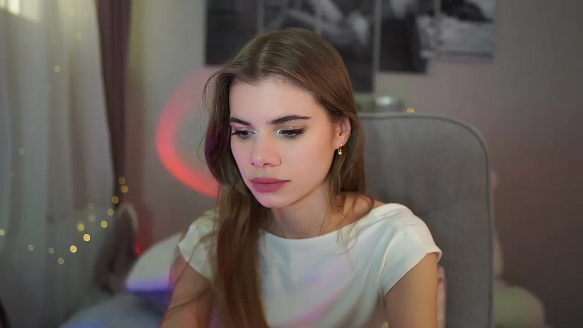 Gallery image thumbnail from RileyReid_18's myfreecams stream on, 05/26/2024, 23:28 image 16 of 20