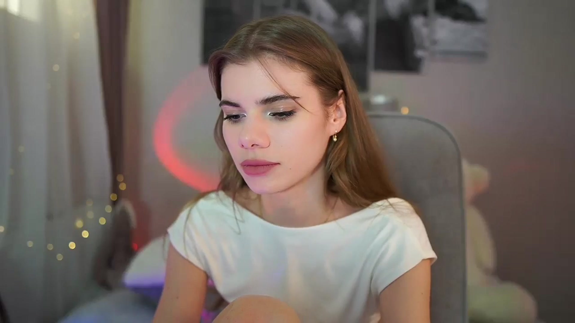 Gallery image thumbnail from RileyReid_18's myfreecams stream on, 05/26/2024, 23:28 image 17 of 20