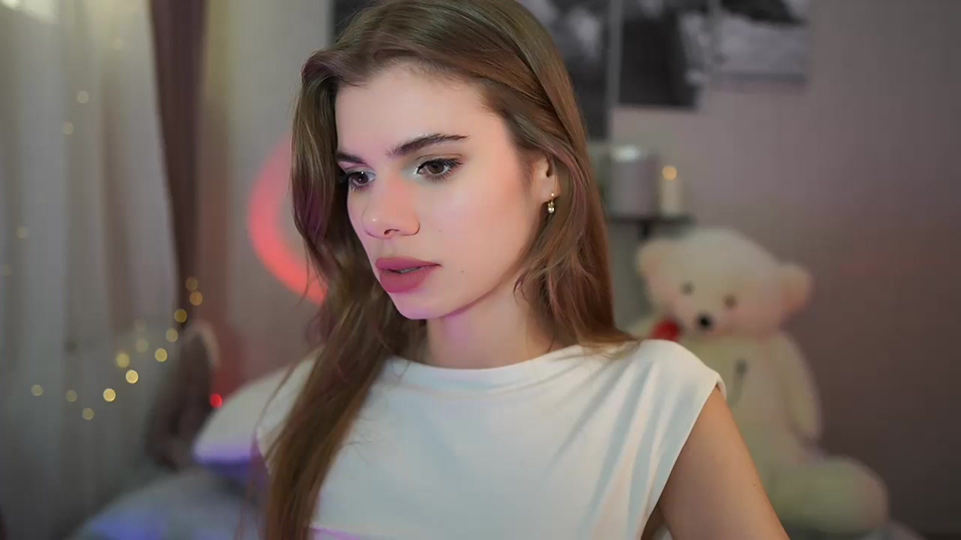 Gallery image thumbnail from RileyReid_18's myfreecams stream on, 05/26/2024, 23:28 image 19 of 20