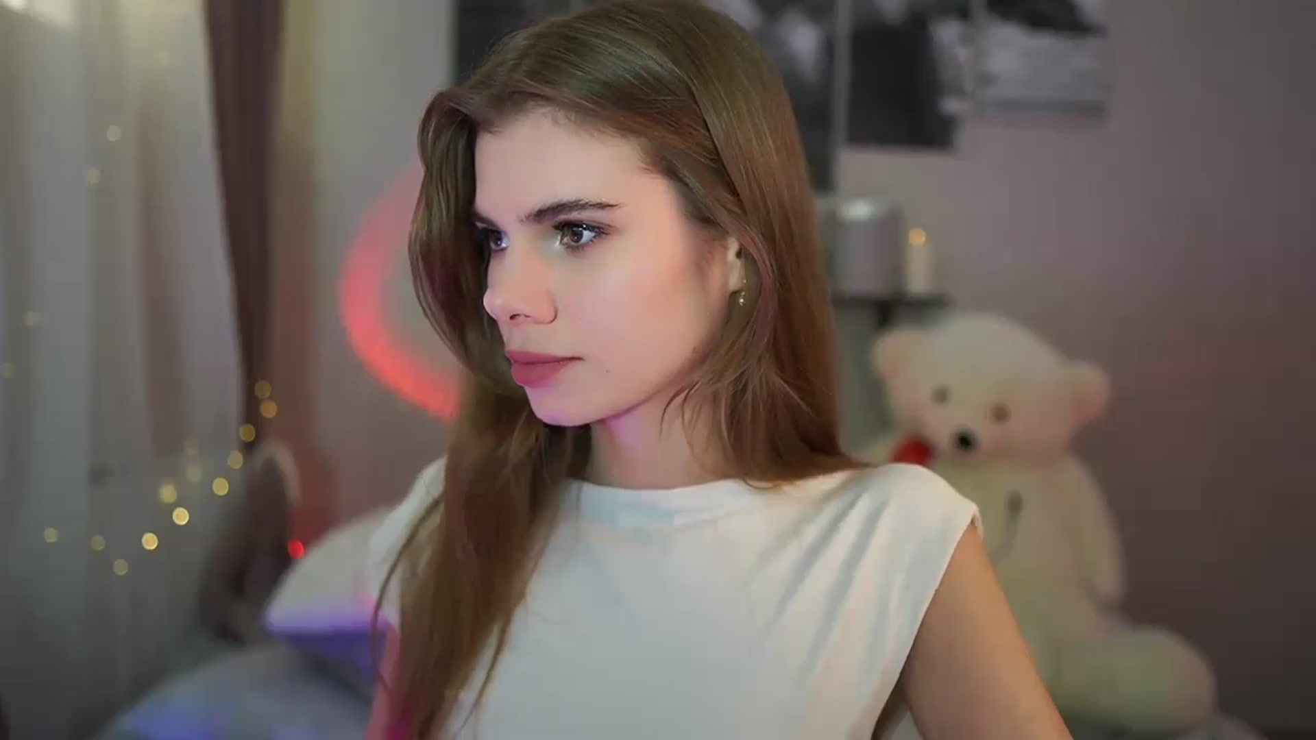 Gallery image thumbnail from RileyReid_18's myfreecams stream on, 05/26/2024, 23:28 image 20 of 20