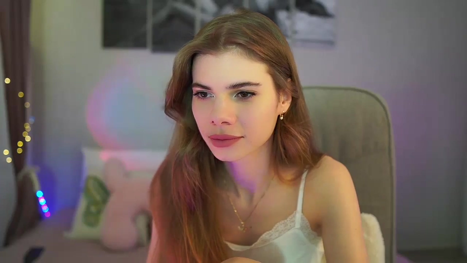 Gallery image thumbnail from RileyReid_18's myfreecams stream on, 05/28/2024, 13:30 image 5 of 20