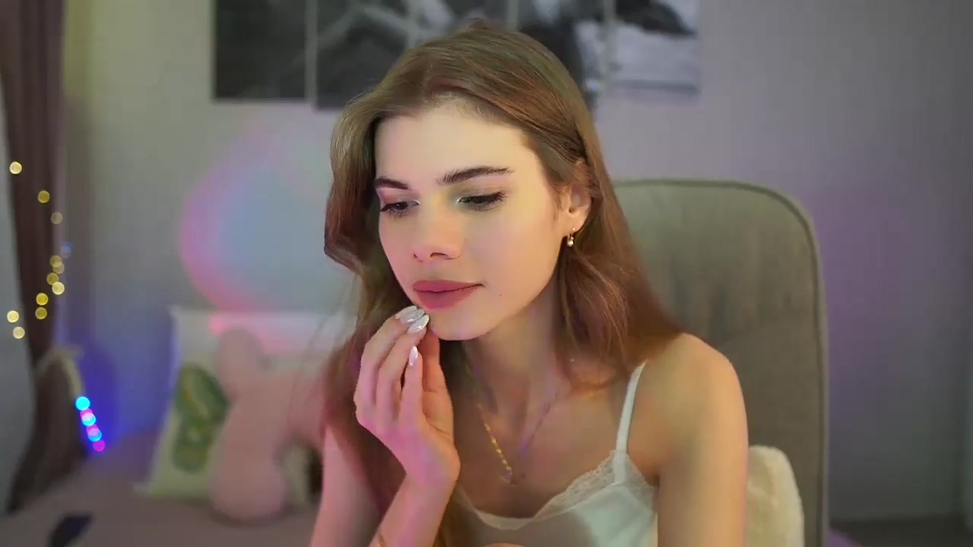 Gallery image thumbnail from RileyReid_18's myfreecams stream on, 05/28/2024, 13:30 image 7 of 20