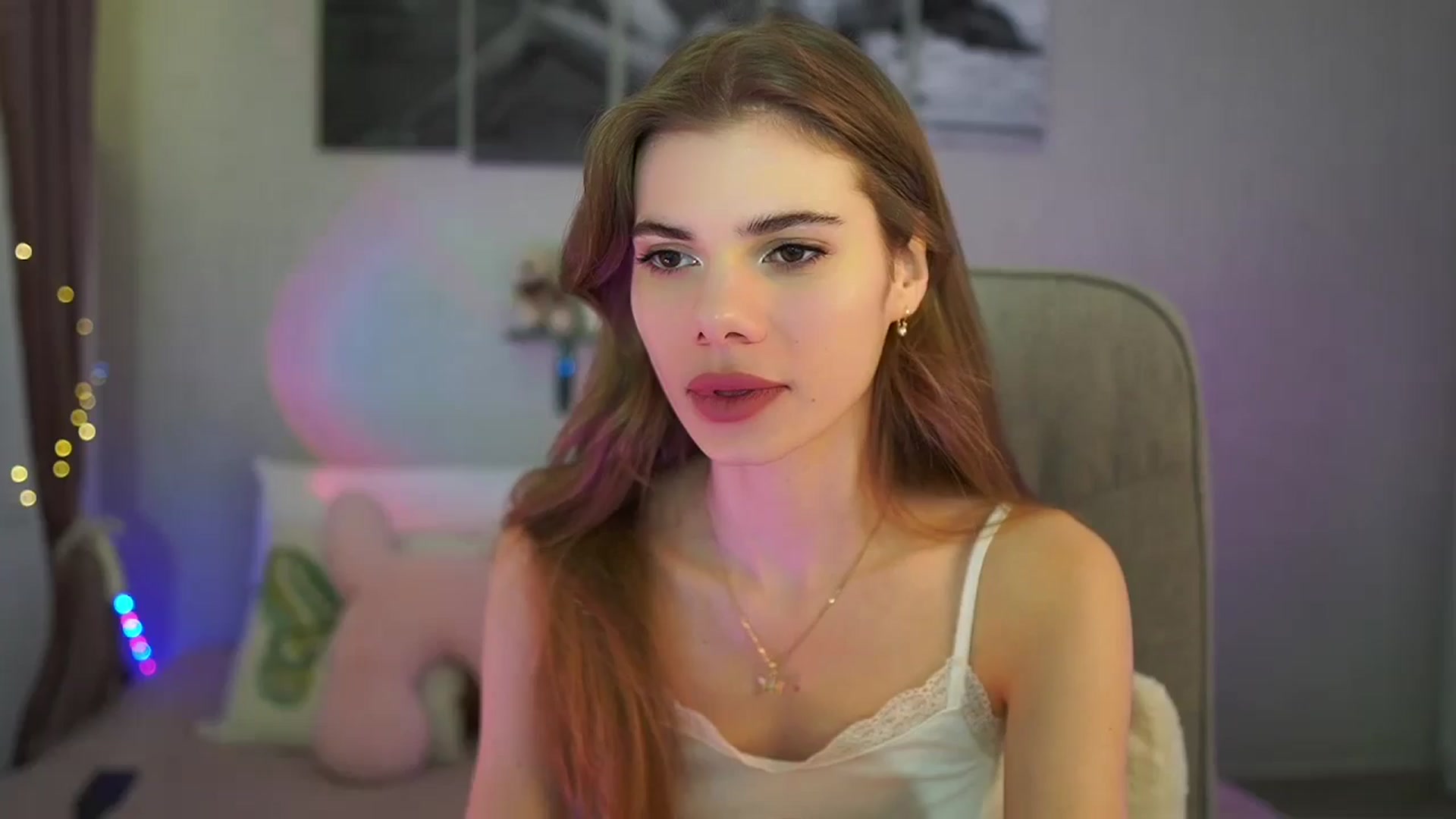 Gallery image thumbnail from RileyReid_18's myfreecams stream on, 05/28/2024, 13:30 image 2 of 20