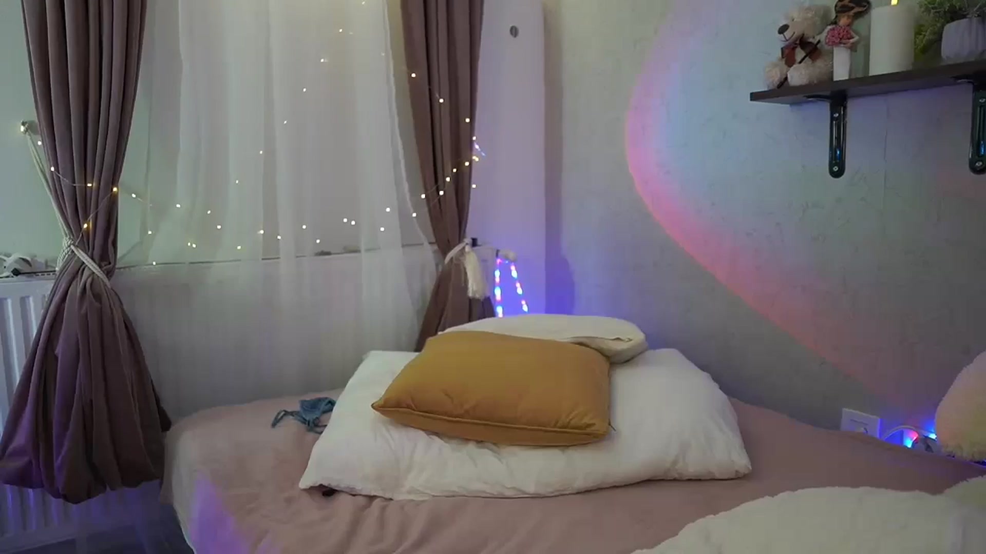 Gallery image thumbnail from RileyReid_18's myfreecams stream on, 05/28/2024, 14:54 image 20 of 20