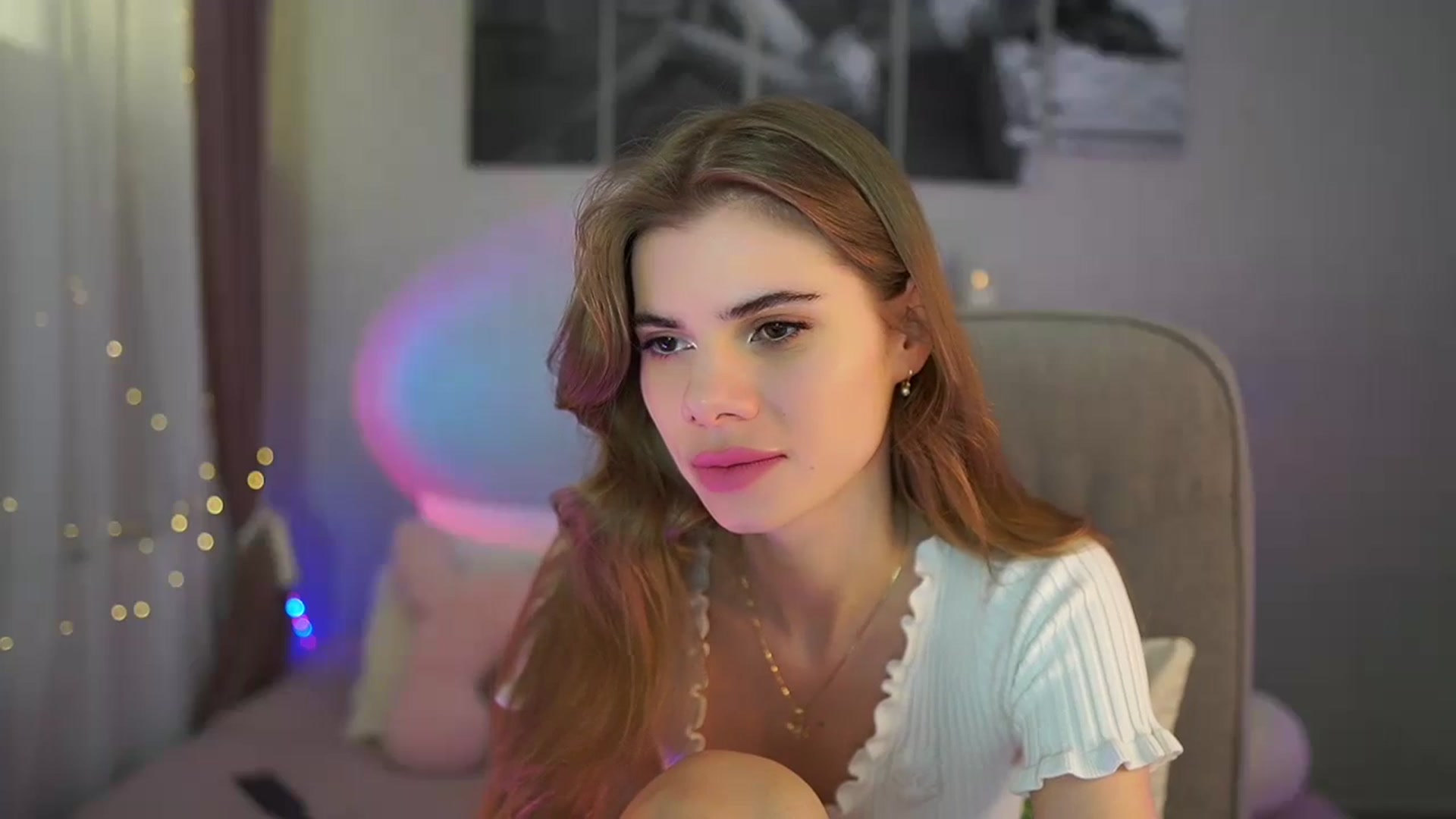 Gallery image thumbnail from RileyReid_18's myfreecams stream on, 05/30/2024, 13:48 image 12 of 20