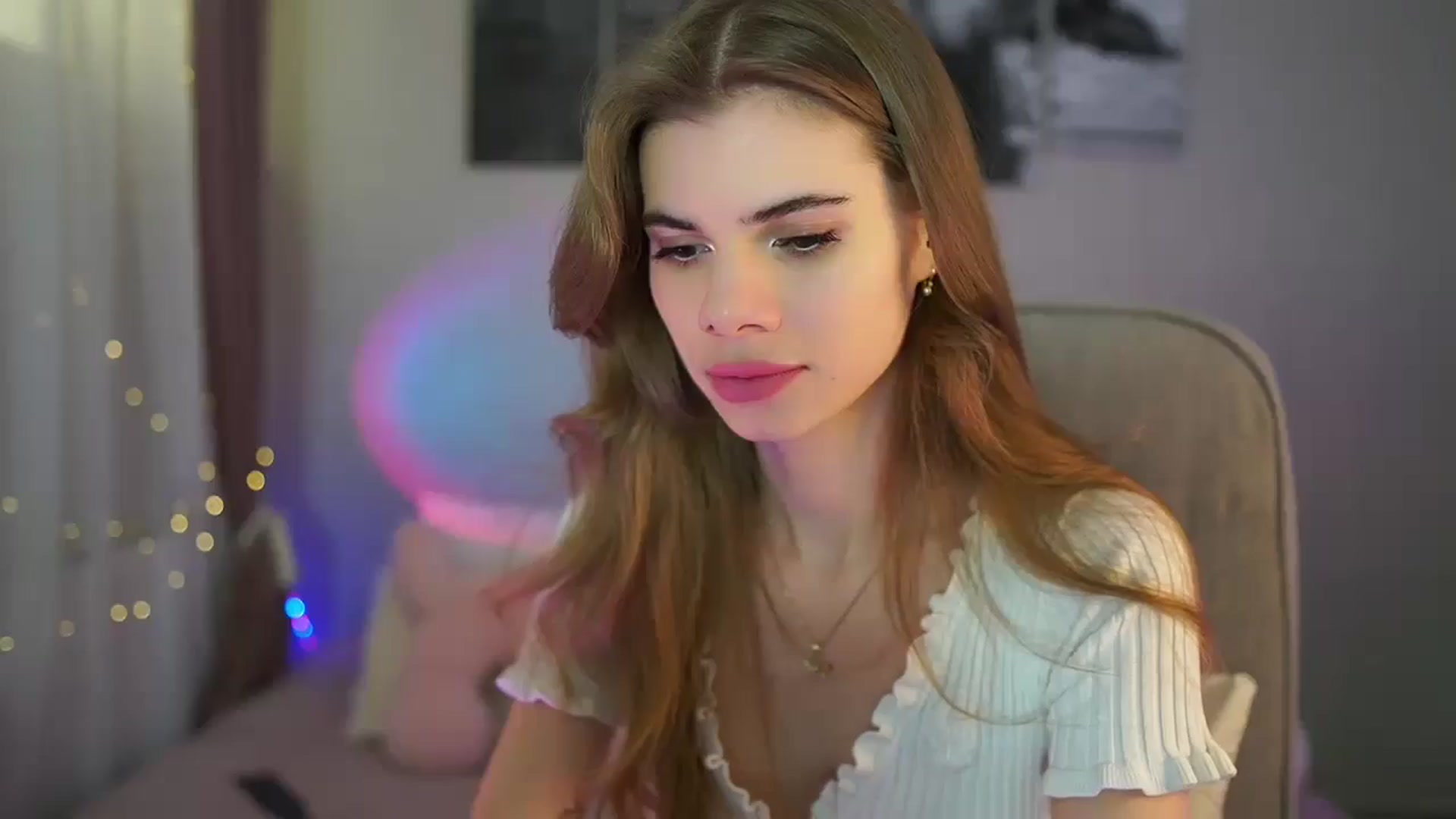 Gallery image thumbnail from RileyReid_18's myfreecams stream on, 05/30/2024, 13:48 image 3 of 20