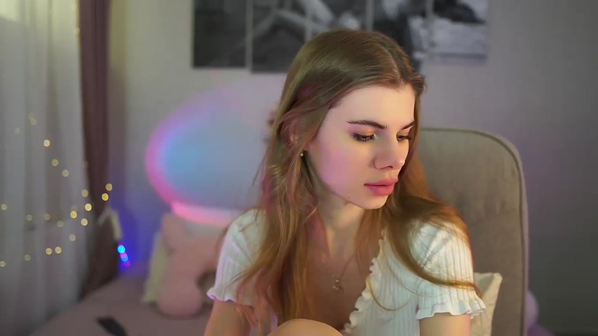 Gallery image thumbnail from RileyReid_18's myfreecams stream on, 05/30/2024, 13:48 image 7 of 20