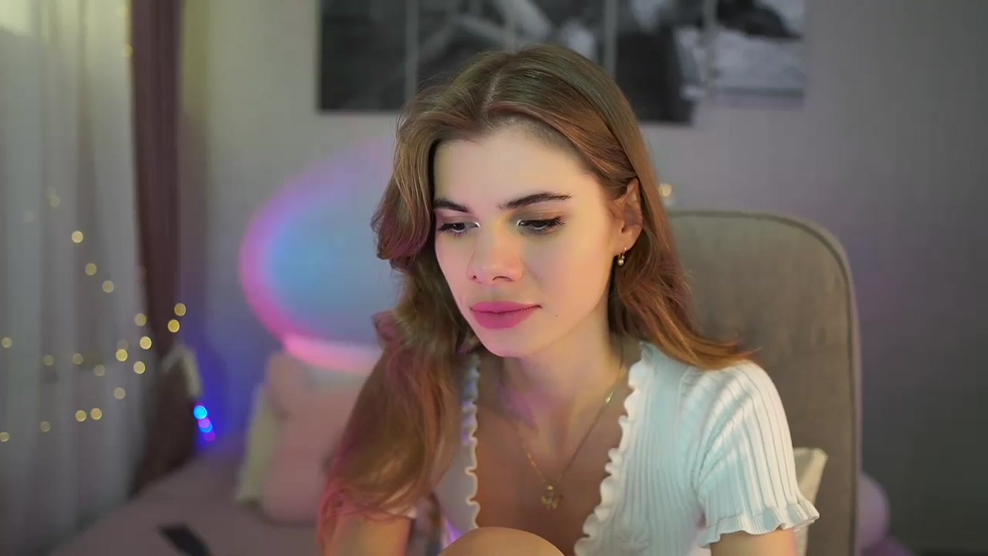Gallery image thumbnail from RileyReid_18's myfreecams stream on, 05/30/2024, 13:48 image 10 of 20