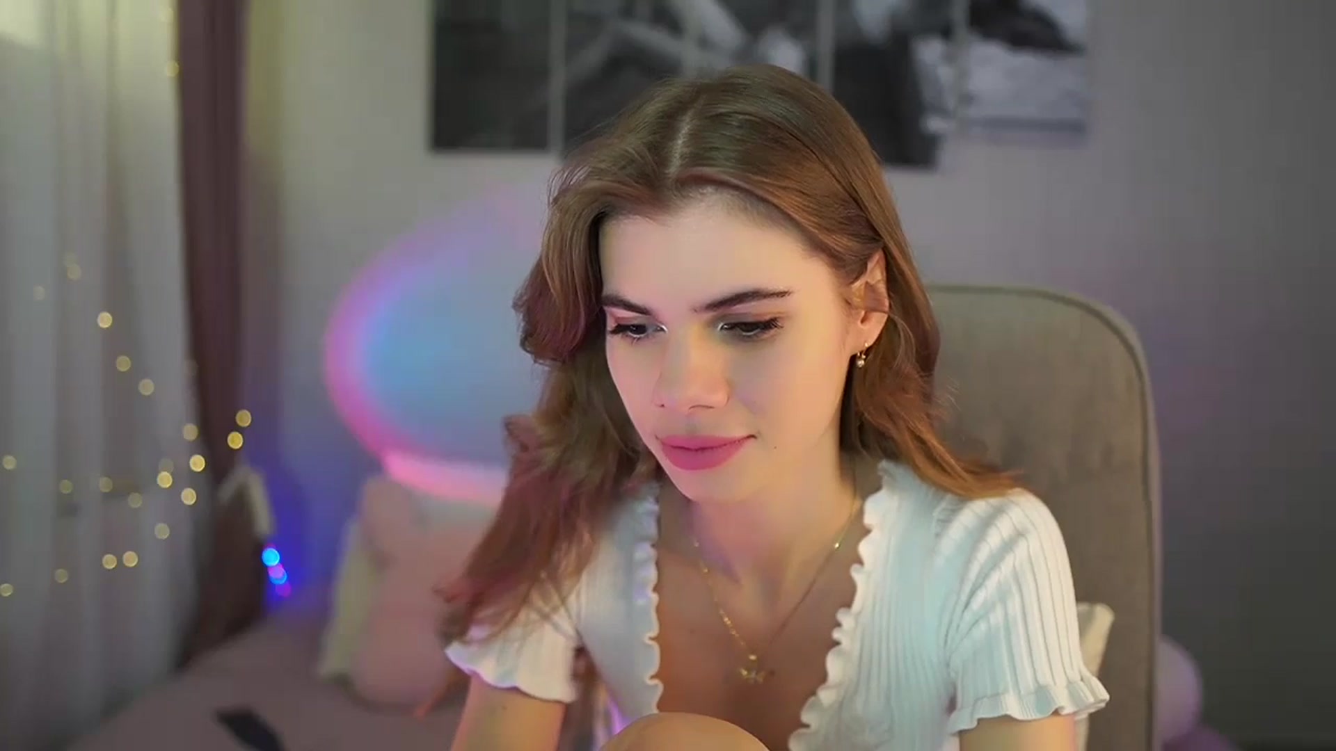 Gallery image thumbnail from RileyReid_18's myfreecams stream on, 05/30/2024, 13:48 image 8 of 20