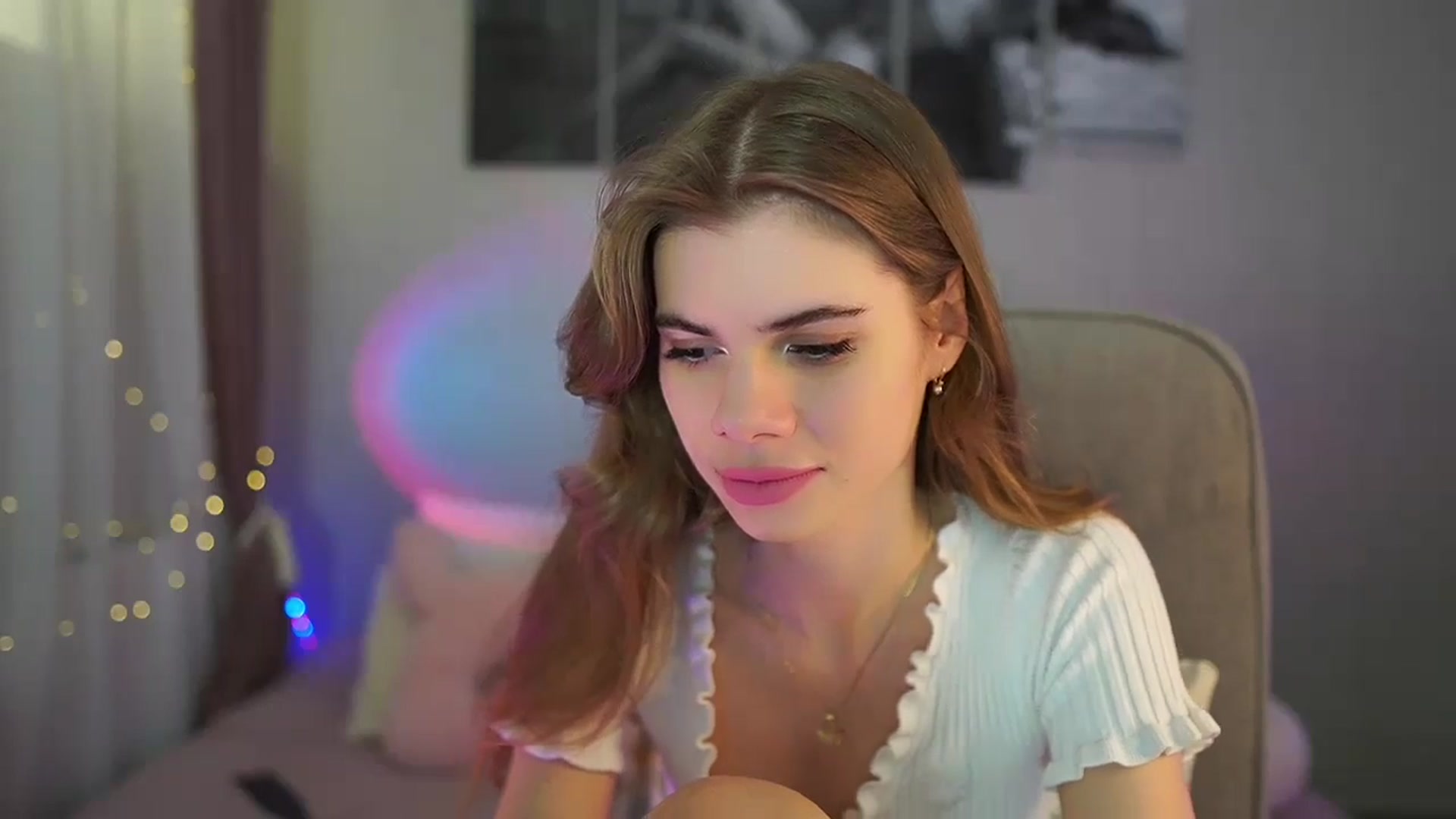 Gallery image thumbnail from RileyReid_18's myfreecams stream on, 05/30/2024, 13:48 image 9 of 20