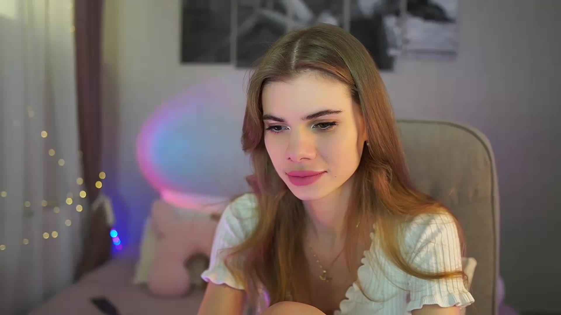 Gallery image thumbnail from RileyReid_18's myfreecams stream on, 05/30/2024, 13:48 image 5 of 20