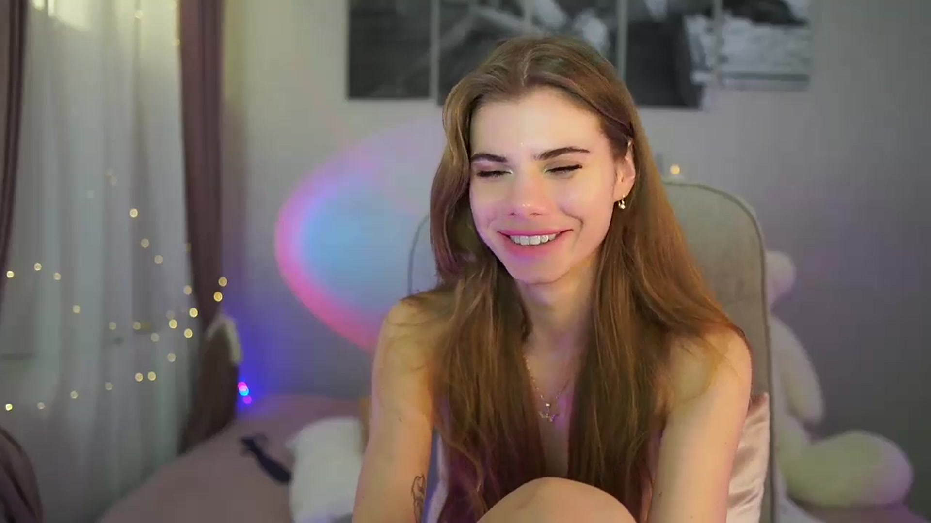 Gallery image thumbnail from RileyReid_18's myfreecams stream on, 05/30/2024, 19:10 image 20 of 20