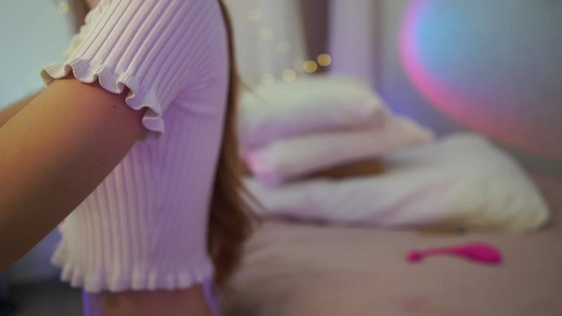 Gallery image thumbnail from RileyReid_18's myfreecams stream on, 05/30/2024, 19:10 image 8 of 20