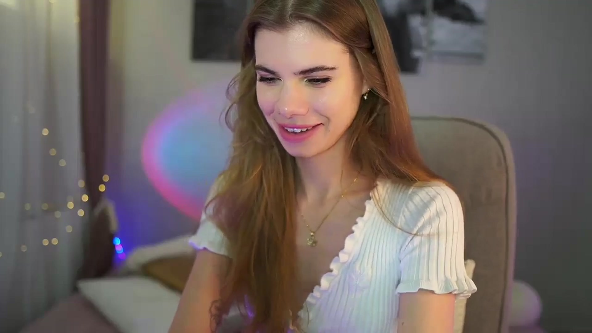 Gallery image thumbnail from RileyReid_18's myfreecams stream on, 05/30/2024, 19:10 image 2 of 20