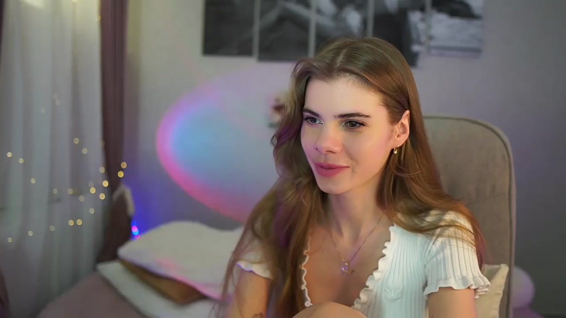 Gallery image thumbnail from RileyReid_18's myfreecams stream on, 05/30/2024, 19:10 image 9 of 20
