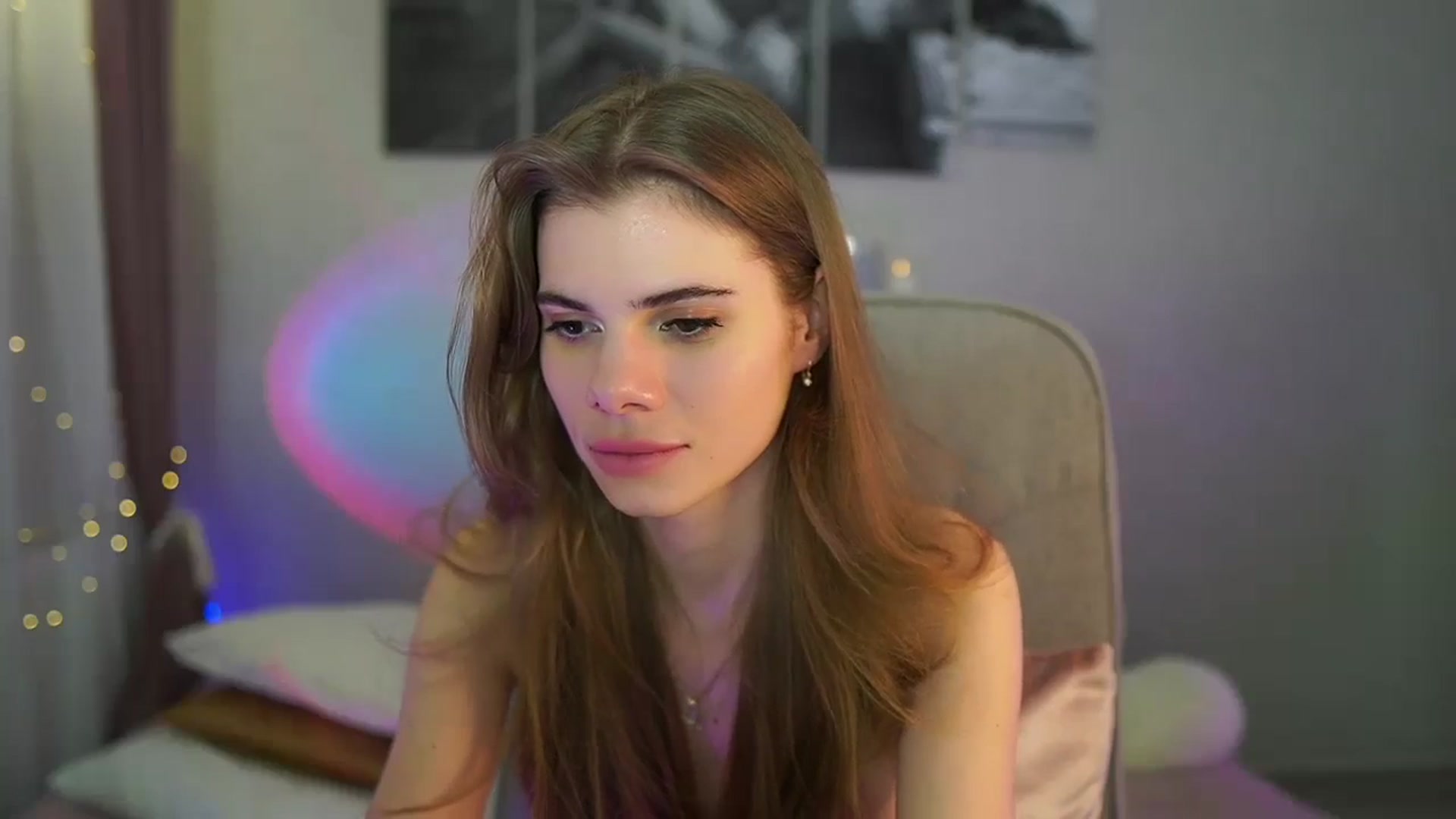 Gallery image thumbnail from RileyReid_18's myfreecams stream on, 05/30/2024, 19:47 image 8 of 20