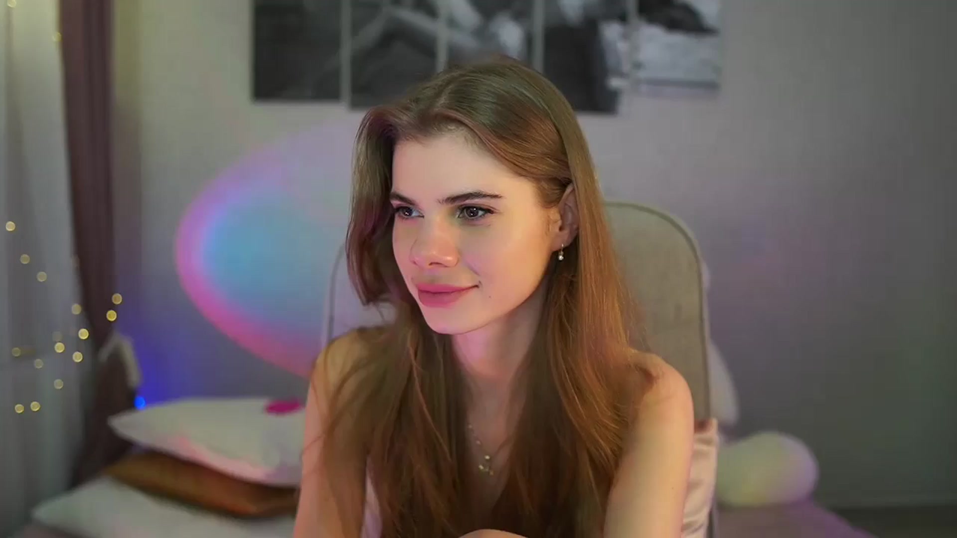 Gallery image thumbnail from RileyReid_18's myfreecams stream on, 05/30/2024, 19:47 image 1 of 20
