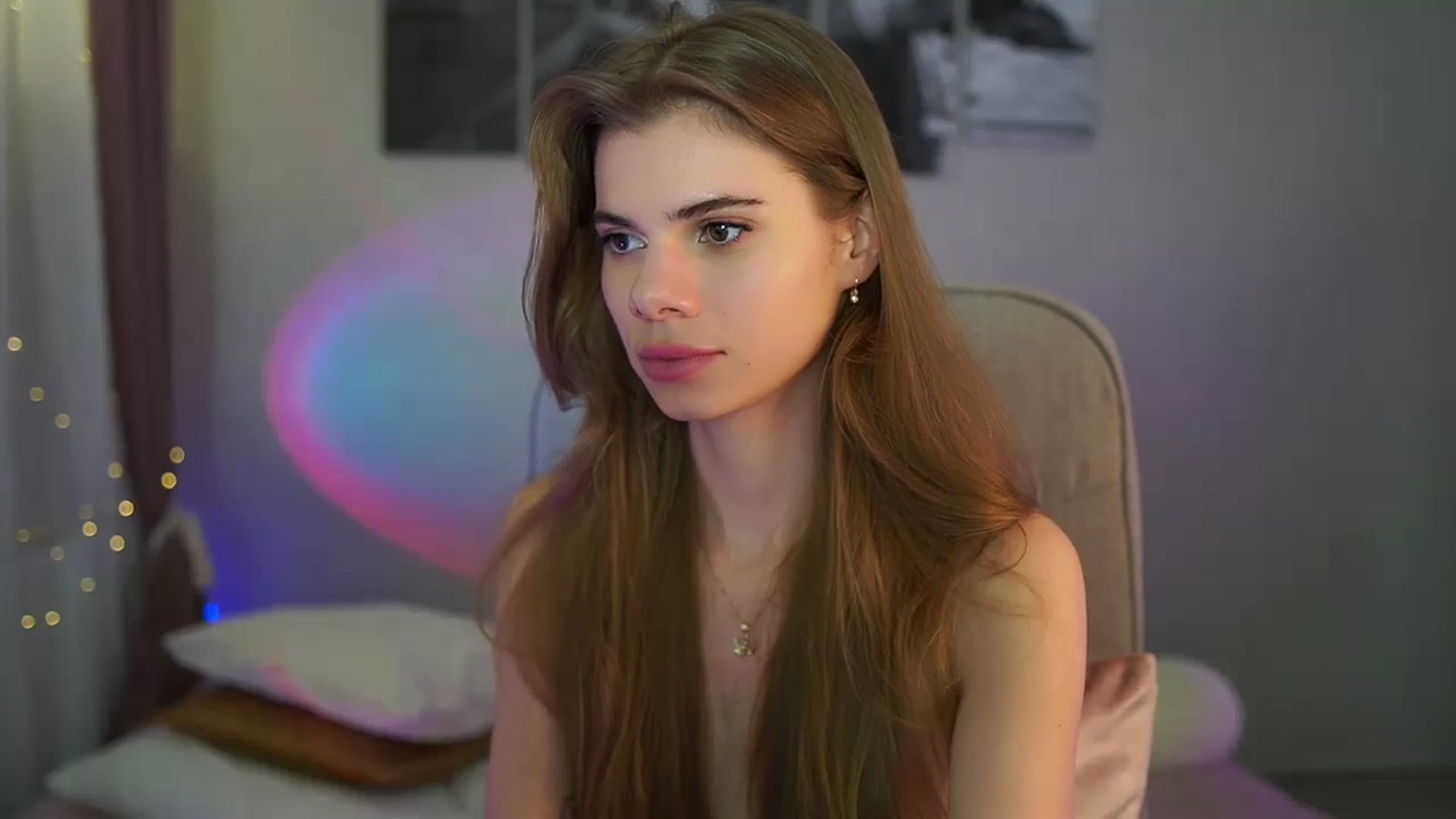 Gallery image thumbnail from RileyReid_18's myfreecams stream on, 05/30/2024, 19:47 image 12 of 20