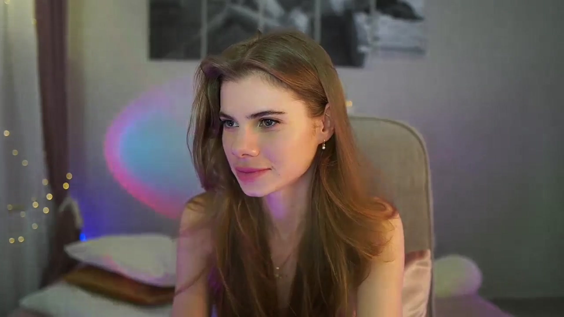 Gallery image thumbnail from RileyReid_18's myfreecams stream on, 05/30/2024, 19:47 image 7 of 20