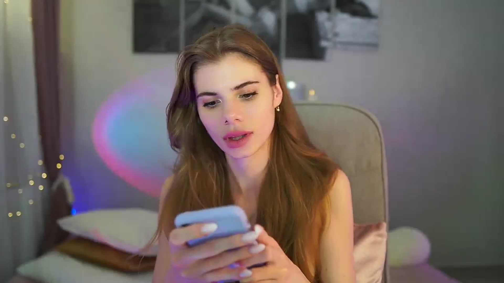 Gallery image thumbnail from RileyReid_18's myfreecams stream on, 05/30/2024, 19:47 image 6 of 20