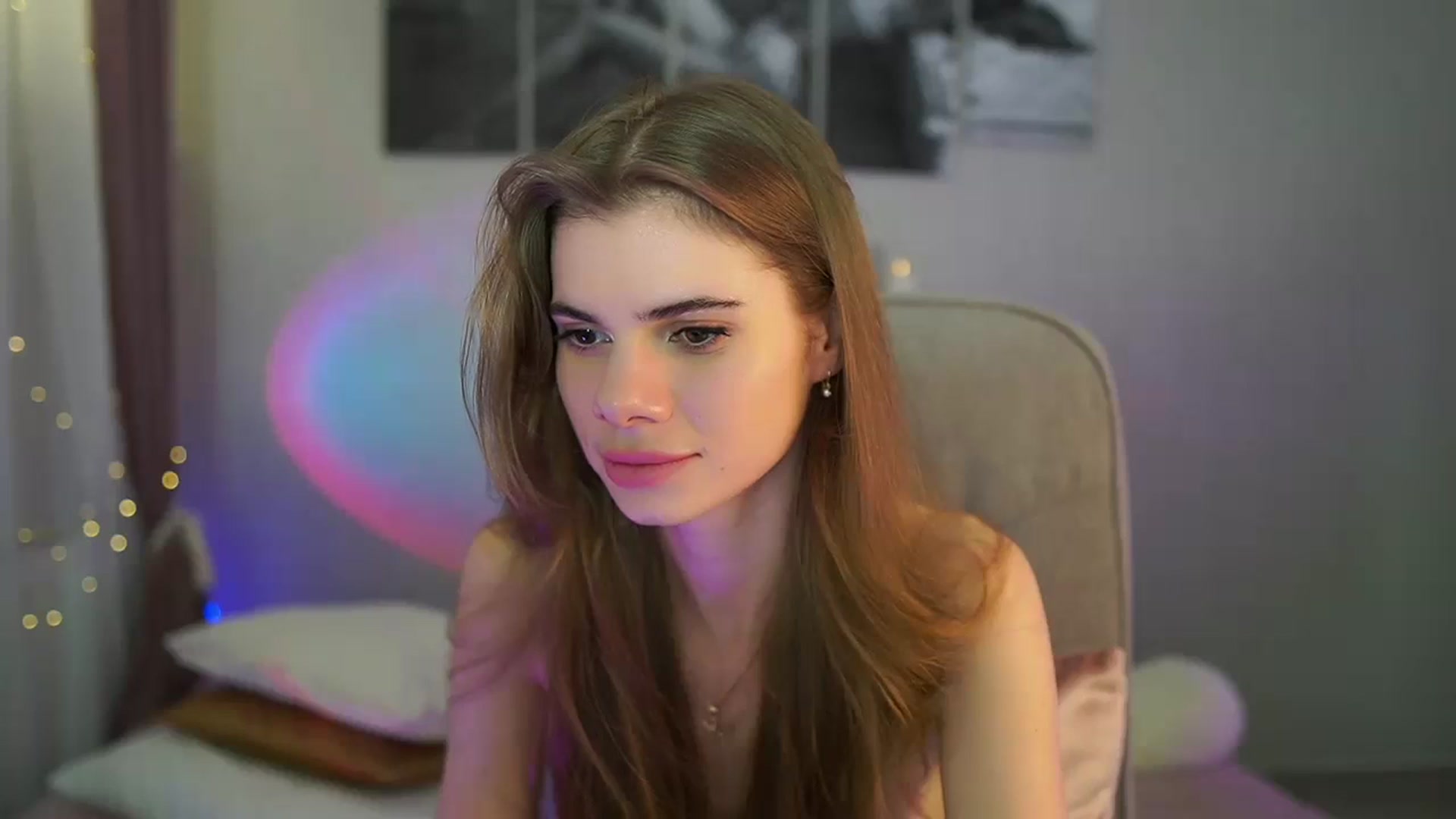 Gallery image thumbnail from RileyReid_18's myfreecams stream on, 05/30/2024, 19:47 image 10 of 20