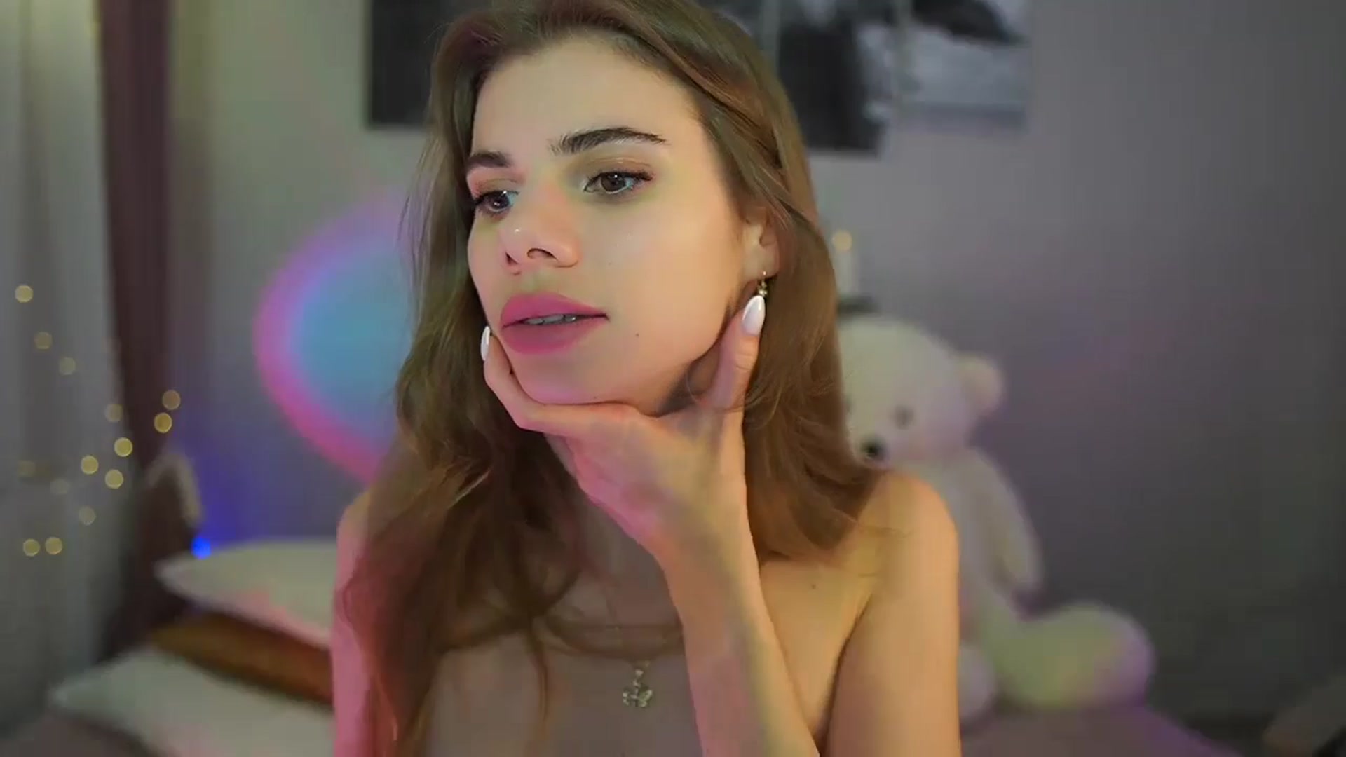 Gallery image thumbnail from RileyReid_18's myfreecams stream on, 05/30/2024, 19:47 image 17 of 20