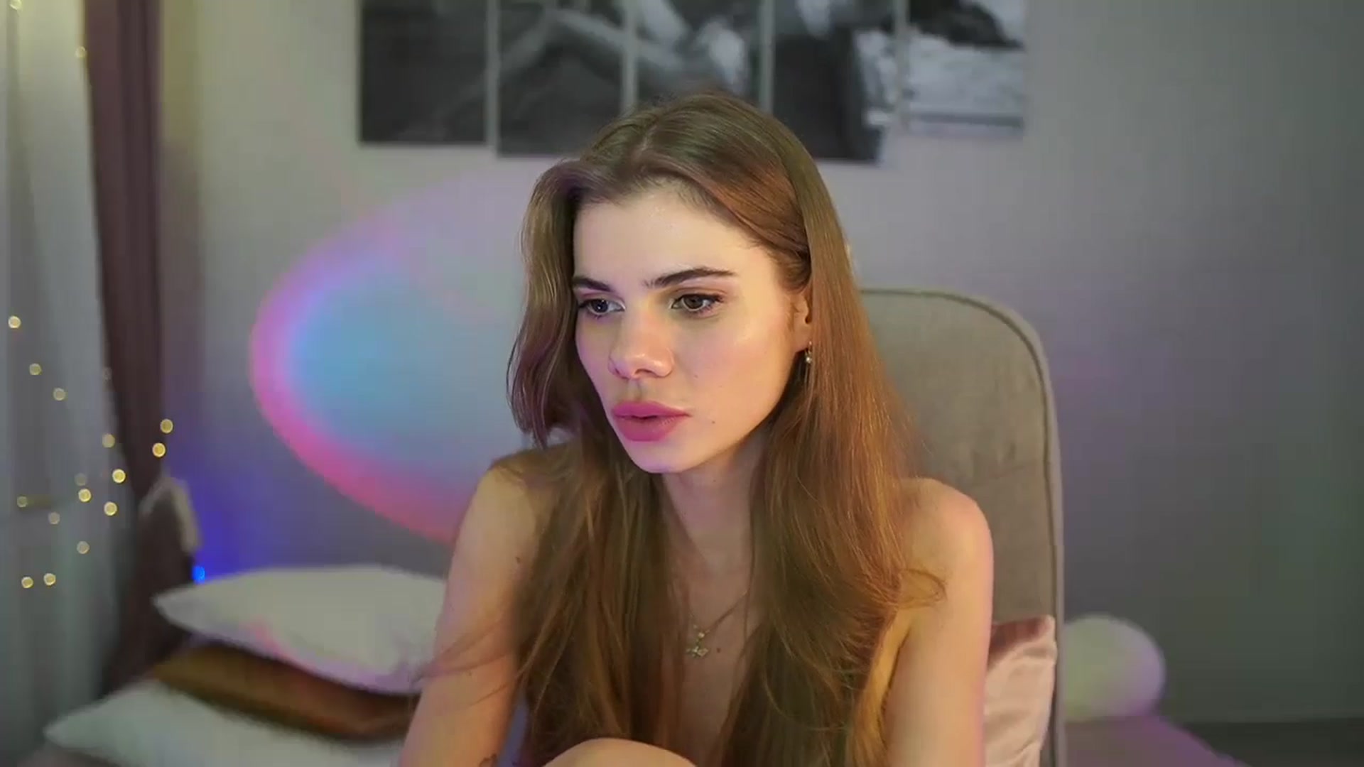 Gallery image thumbnail from RileyReid_18's myfreecams stream on, 05/30/2024, 19:47 image 4 of 20
