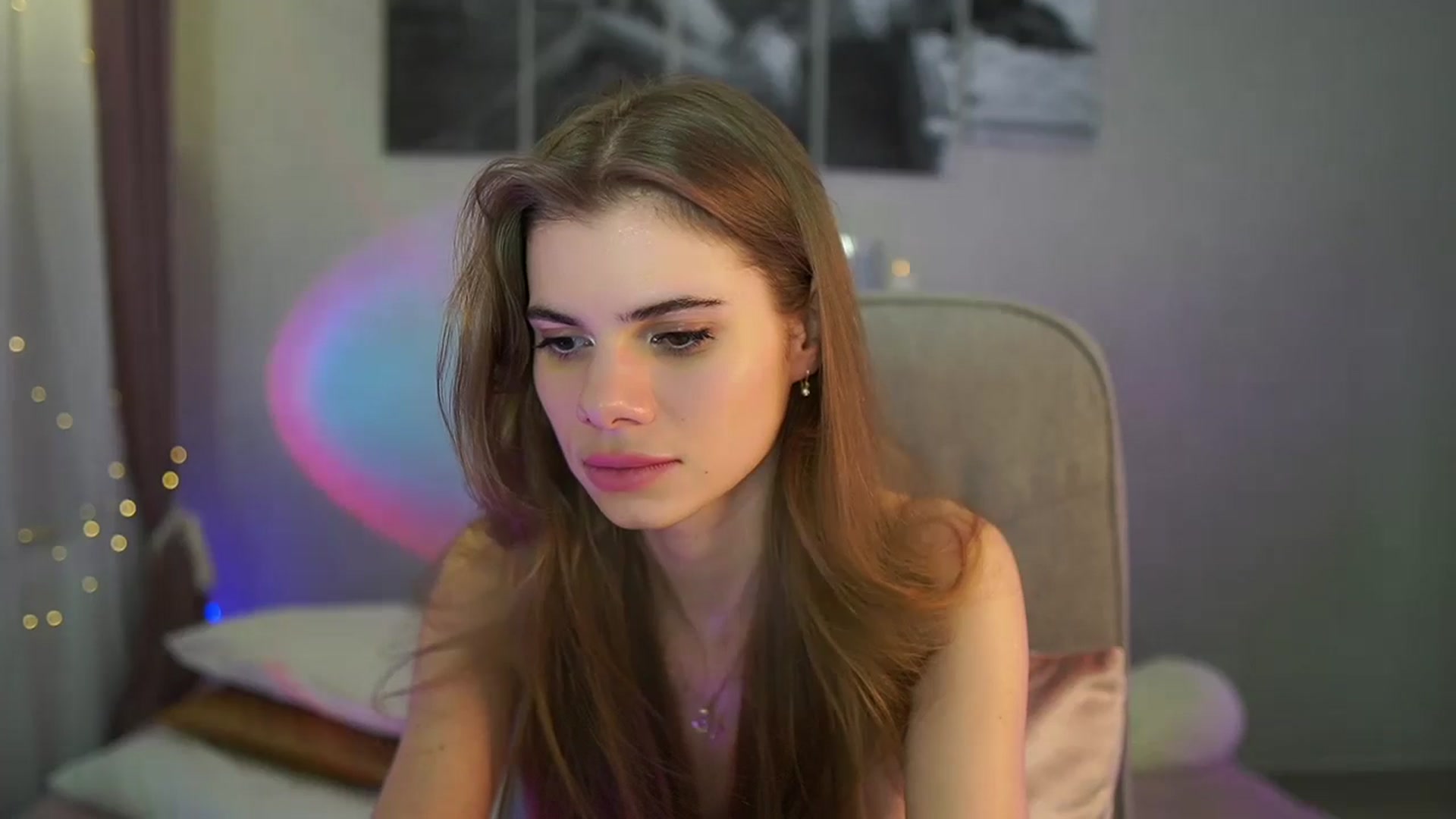 Gallery image thumbnail from RileyReid_18's myfreecams stream on, 05/30/2024, 19:47 image 9 of 20