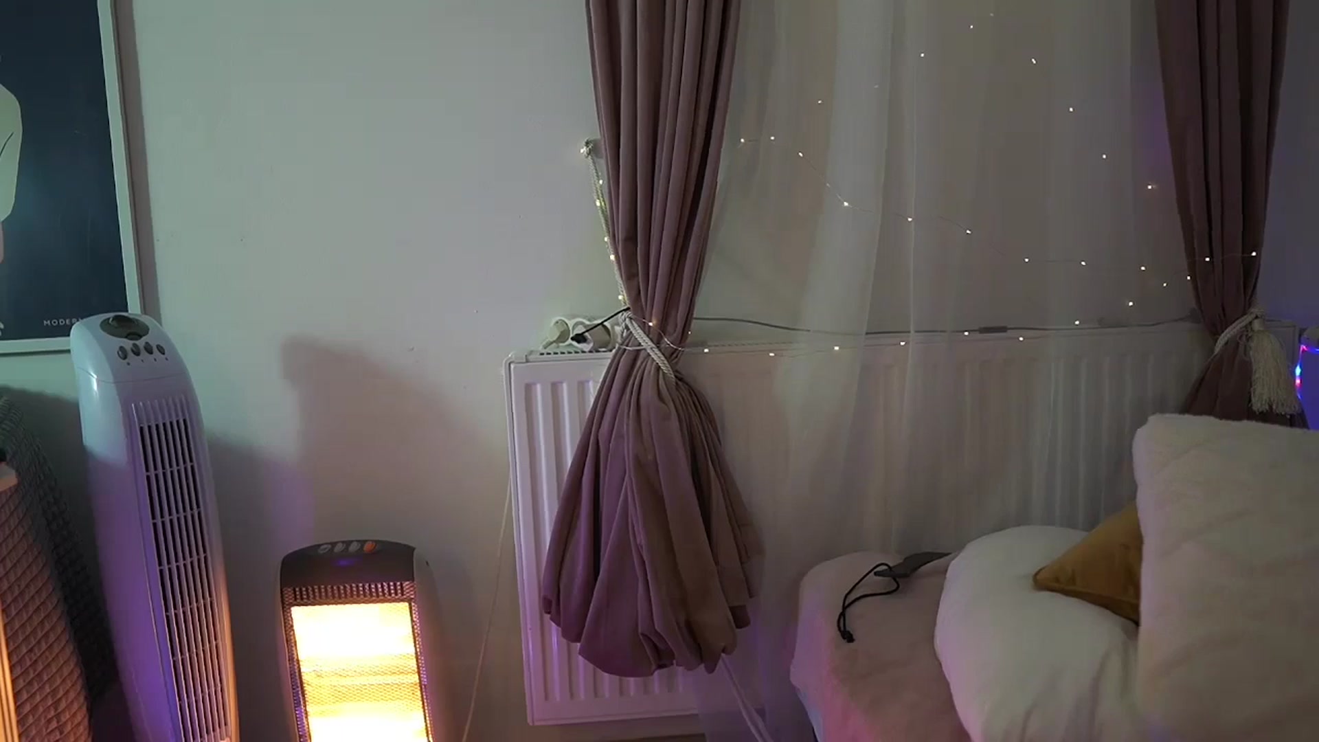 Gallery image thumbnail from RileyReid_18's myfreecams stream on, 06/01/2024, 17:27 image 5 of 20