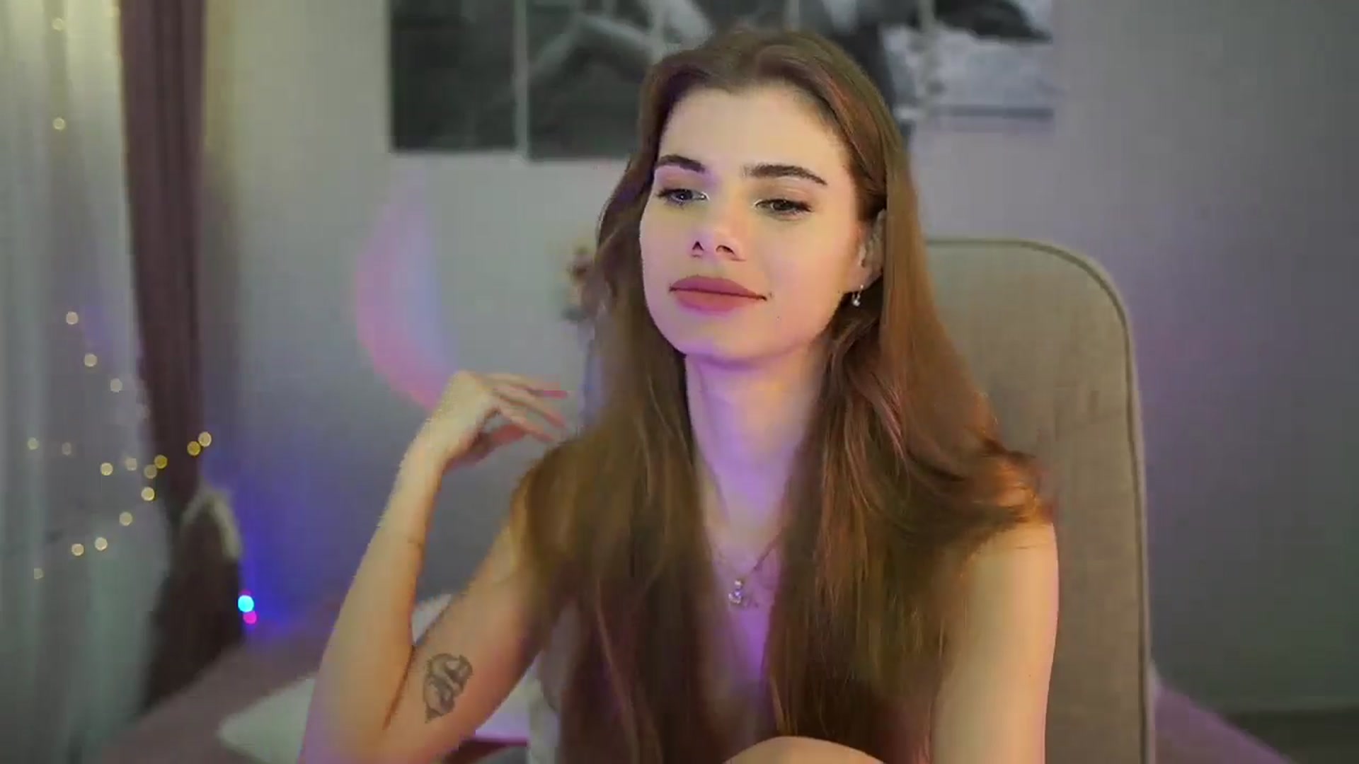 Gallery image thumbnail from RileyReid_18's myfreecams stream on, 06/01/2024, 18:11 image 8 of 20