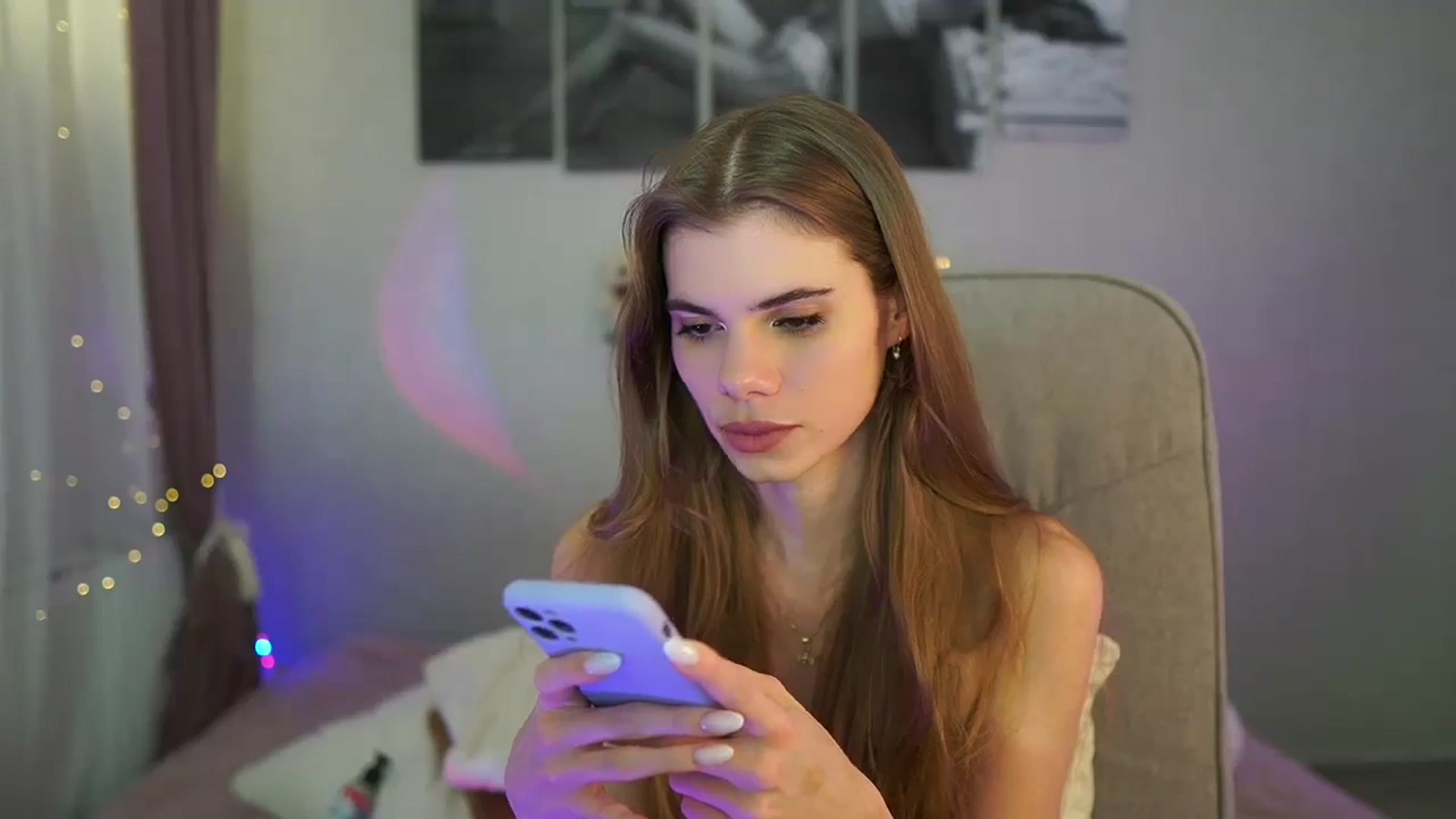 Gallery image thumbnail from RileyReid_18's myfreecams stream on, 06/01/2024, 18:11 image 13 of 20