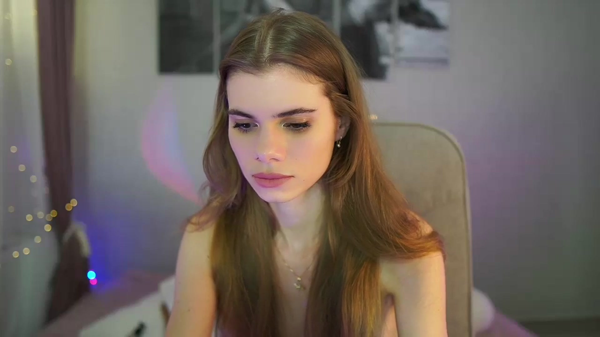 Gallery image thumbnail from RileyReid_18's myfreecams stream on, 06/01/2024, 18:11 image 14 of 20