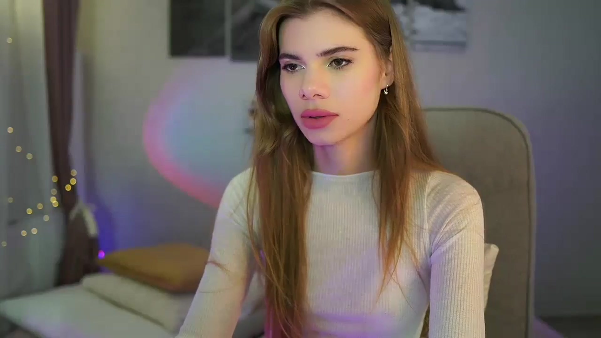 Gallery image thumbnail from RileyReid_18's myfreecams stream on, 06/02/2024, 19:50 image 10 of 20